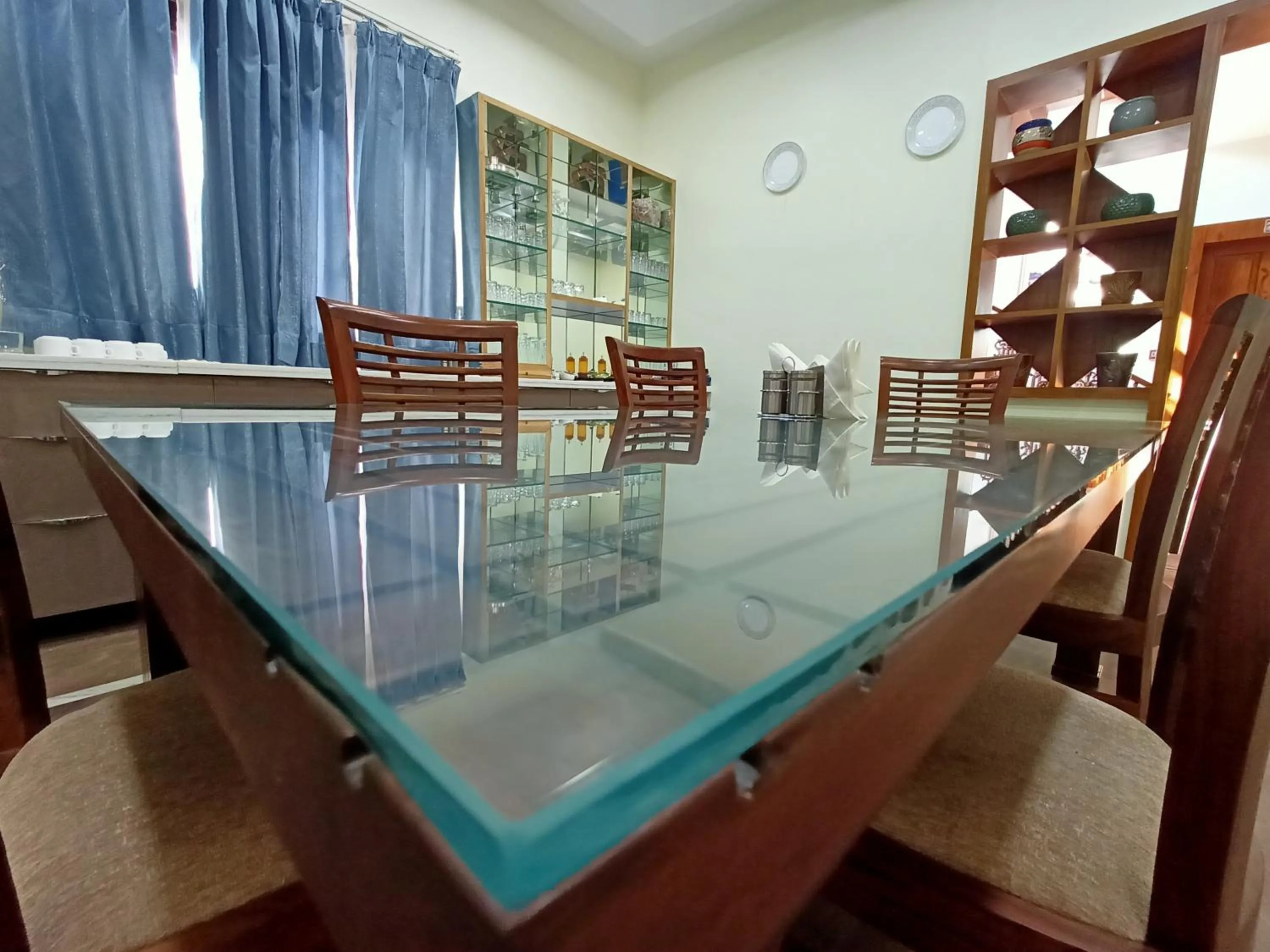 Restaurant/places to eat in Matoshree Club and Resort