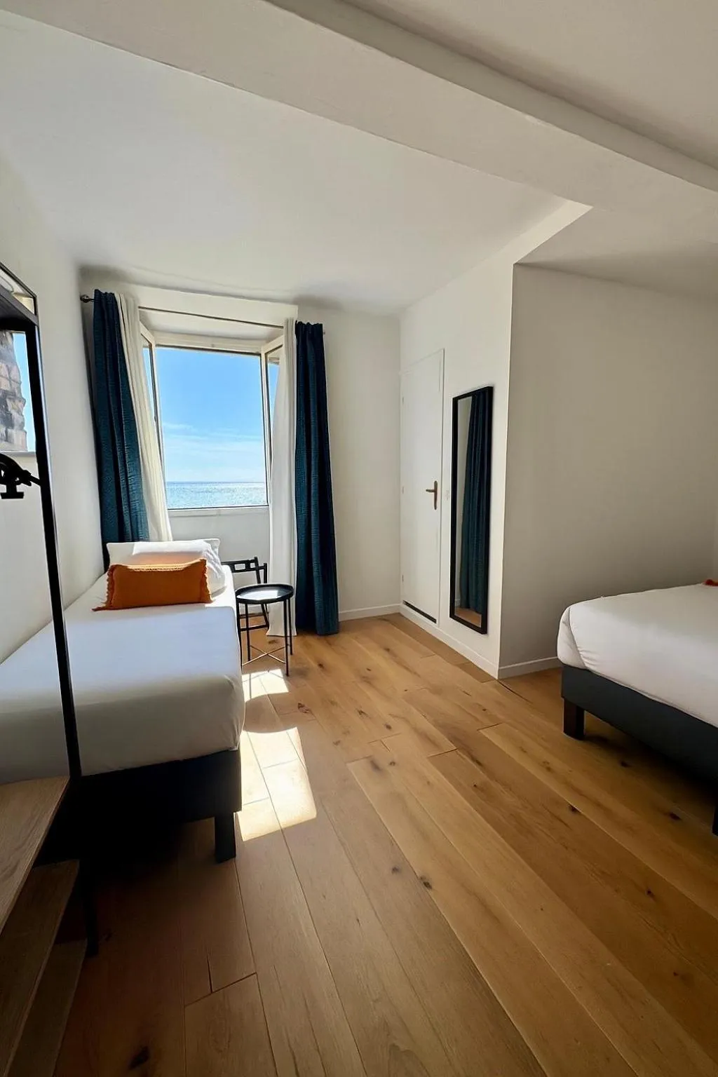 Sea view, Bed in Hôtel Posta Vecchia