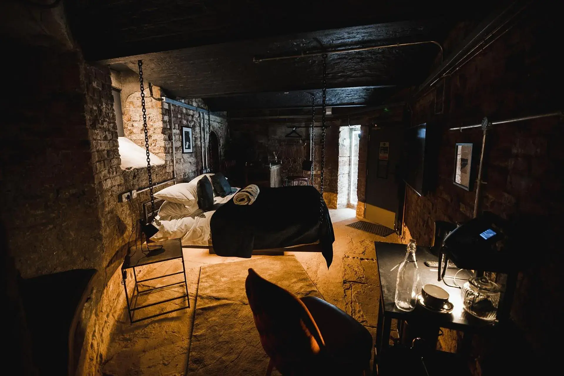 Labyrinth - Windowless Basement in Impossible Motel Labyrinth - Windowless Basement in Impossible Motel