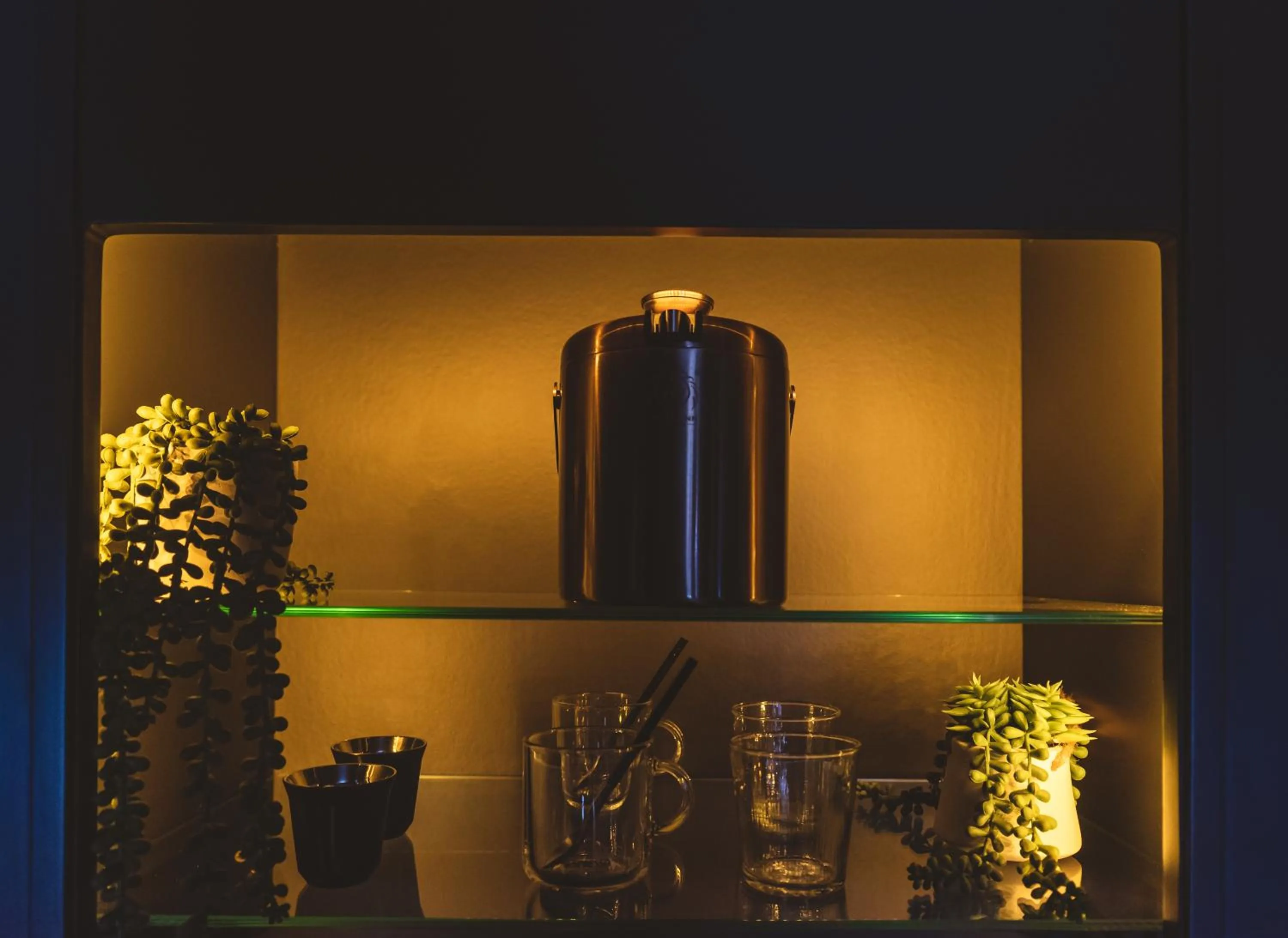 Coffee/tea facilities in Impossible Motel