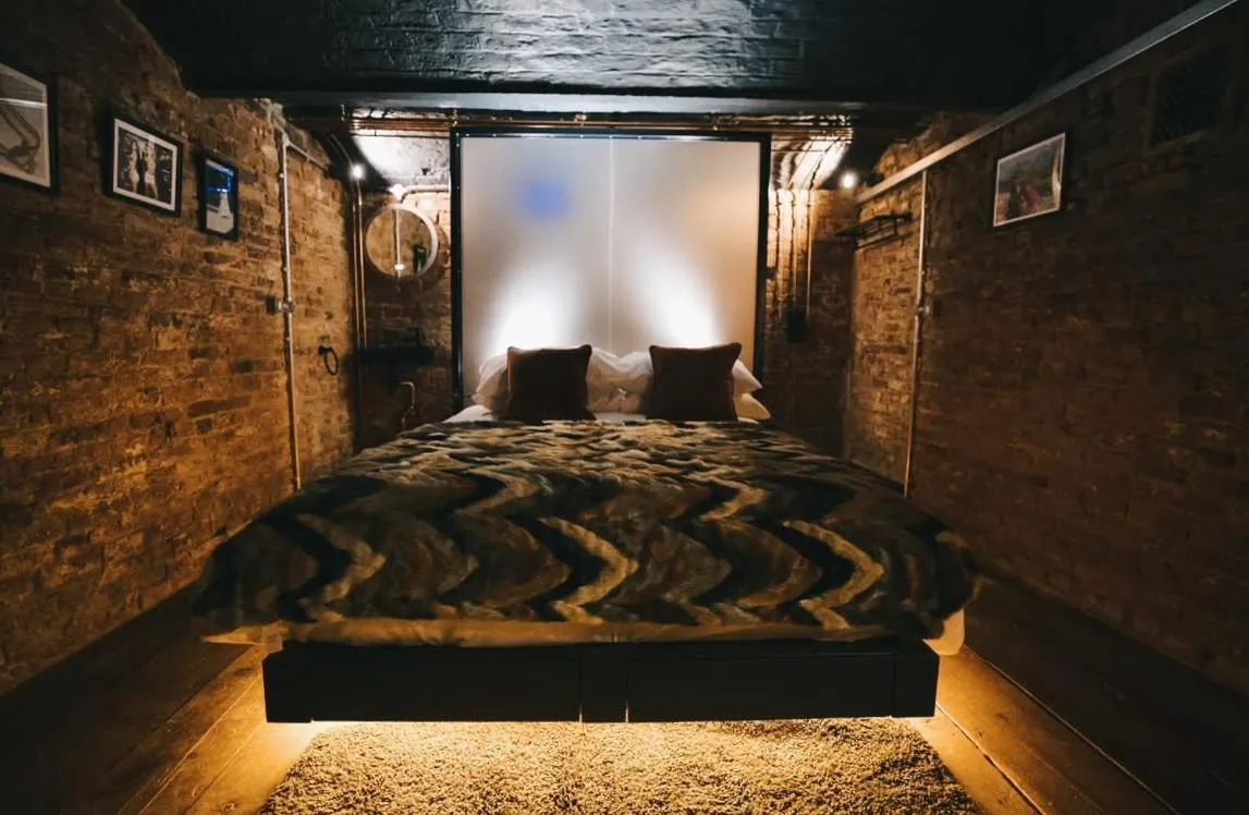 Bedroom, Bed in Impossible Motel