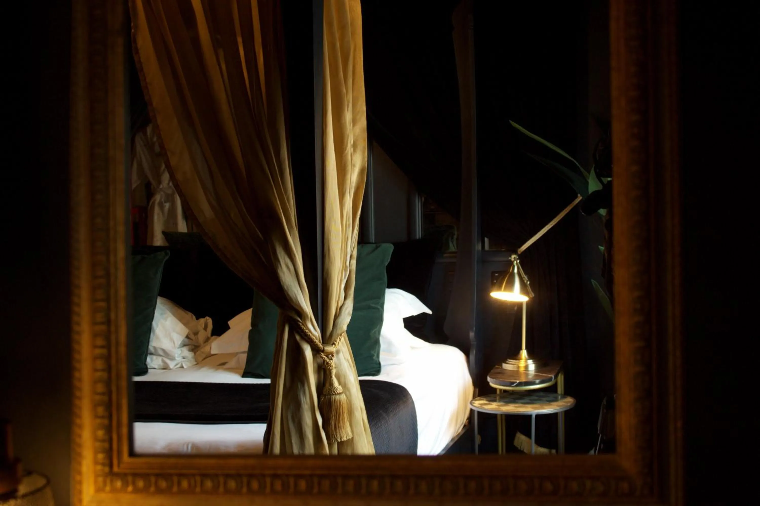 Bedroom, Bed in Impossible Motel