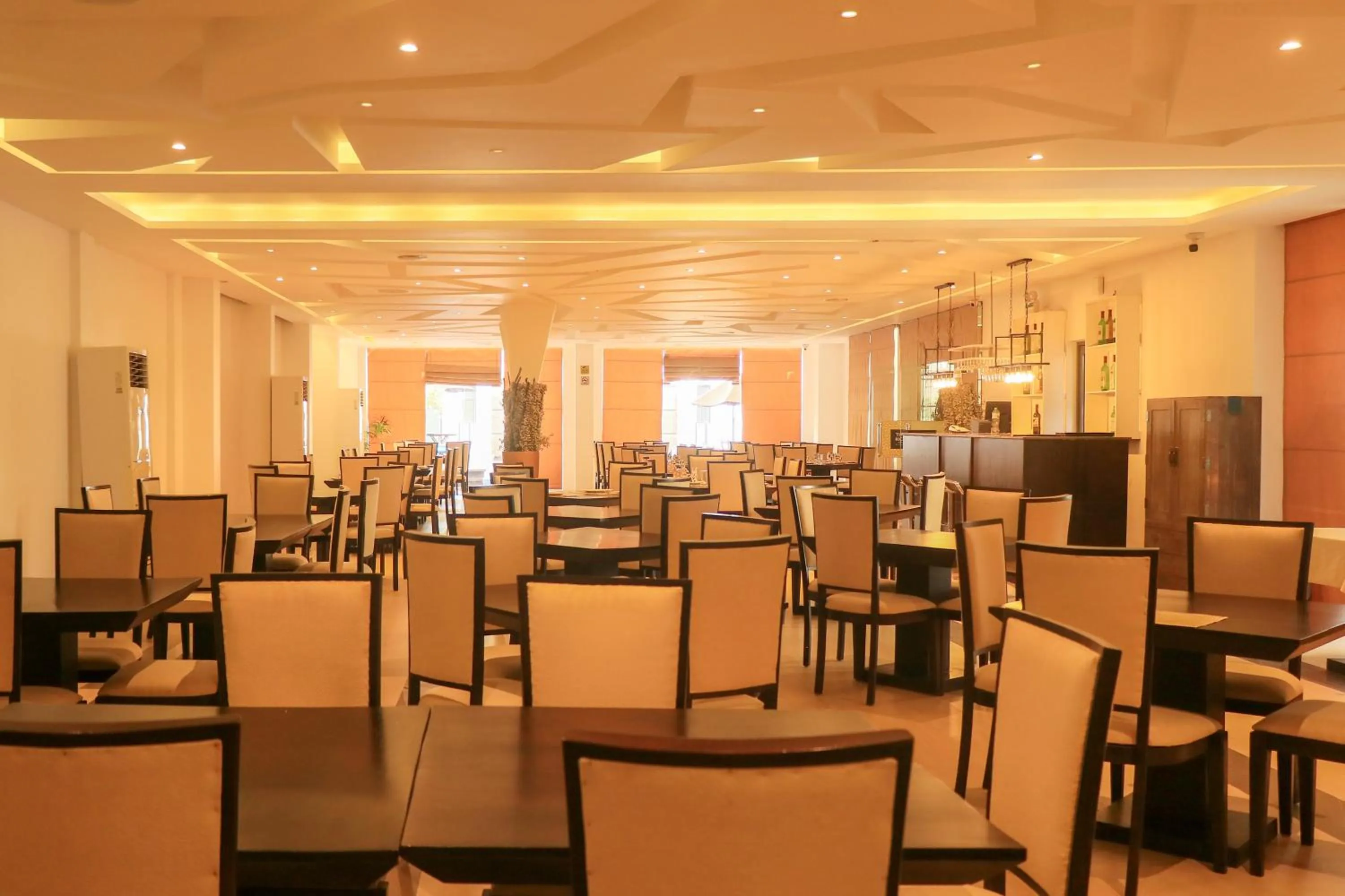 Restaurant/places to eat in Thissa Inn Hotel