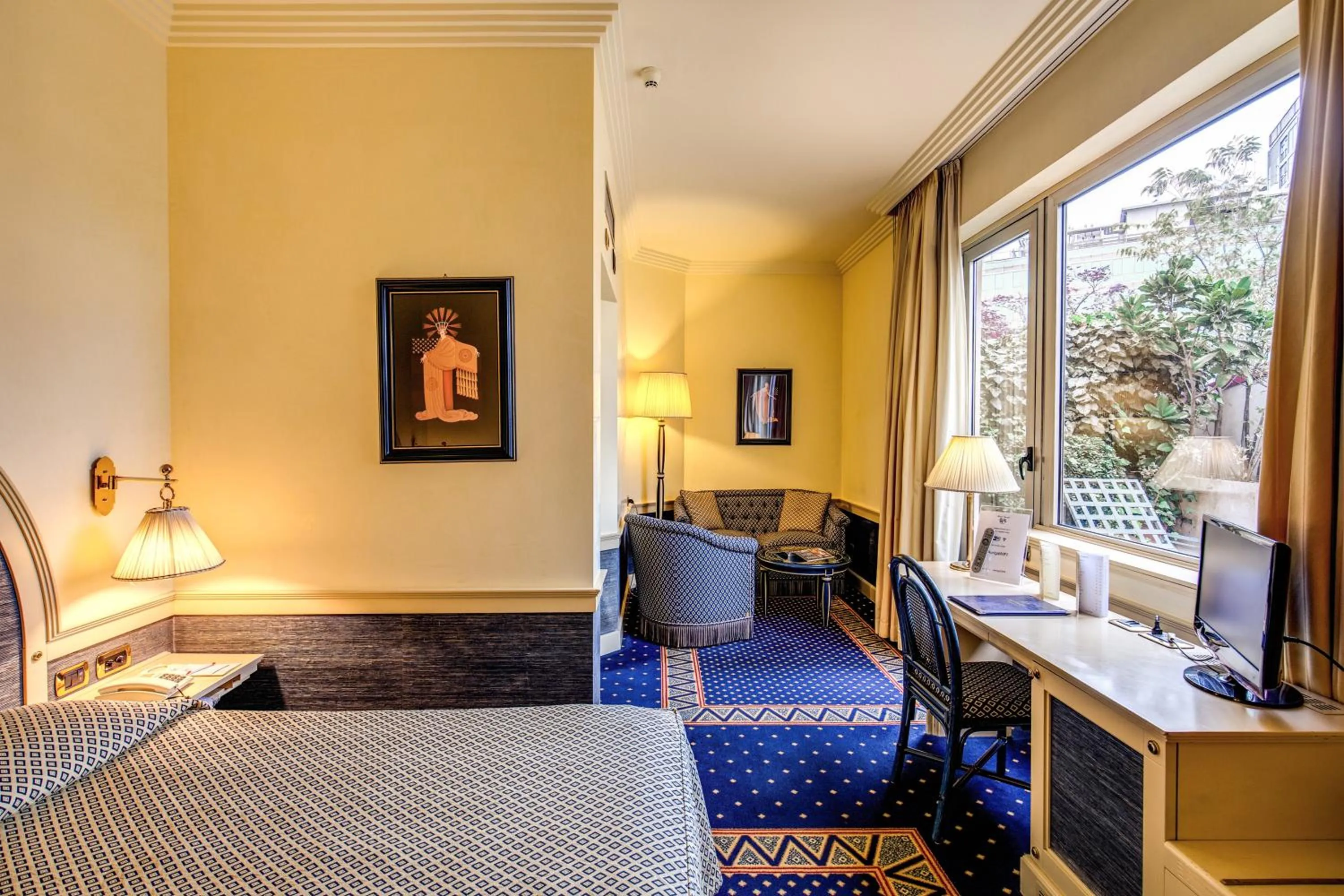 TV and multimedia, Bed in Hotel Auriga