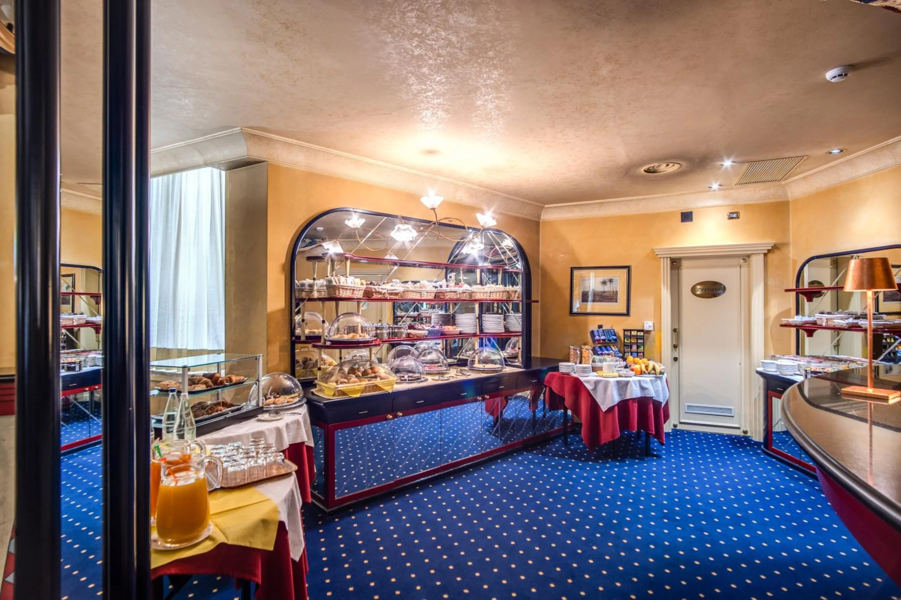 Photo of the whole room in Hotel Auriga