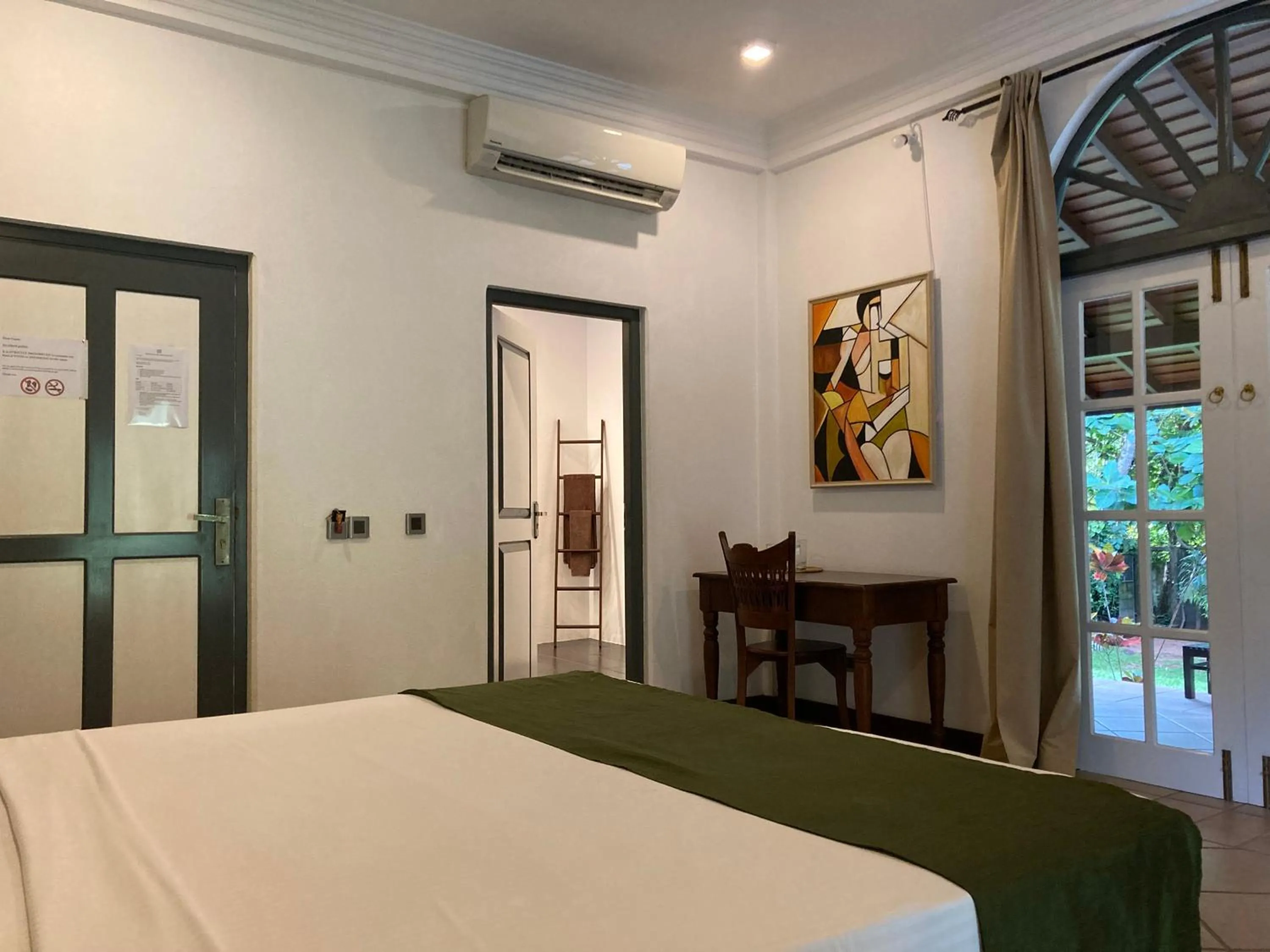 Bedroom, Bed in The Villa Green Inn