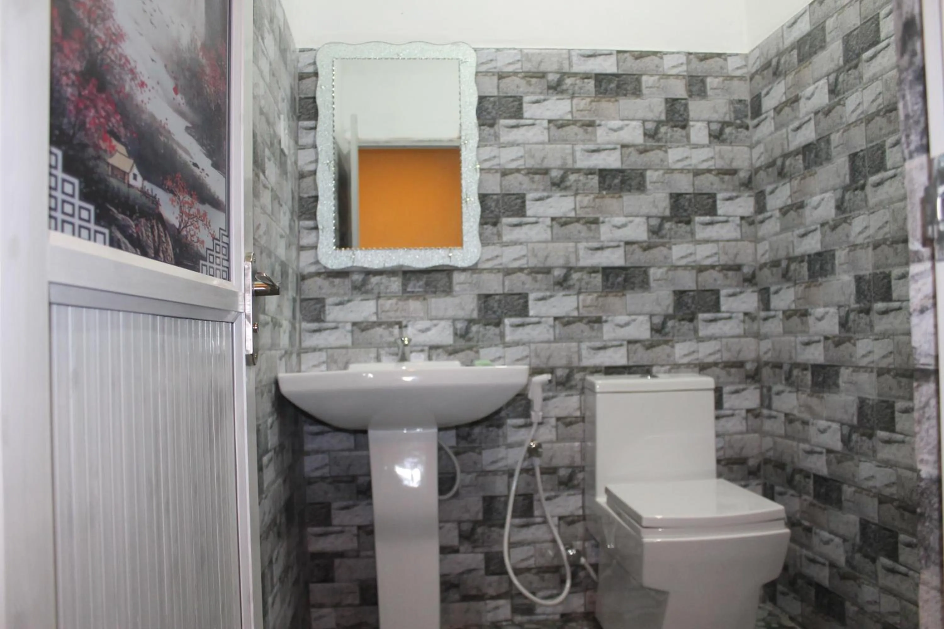 Shower in Green Palace Colombo