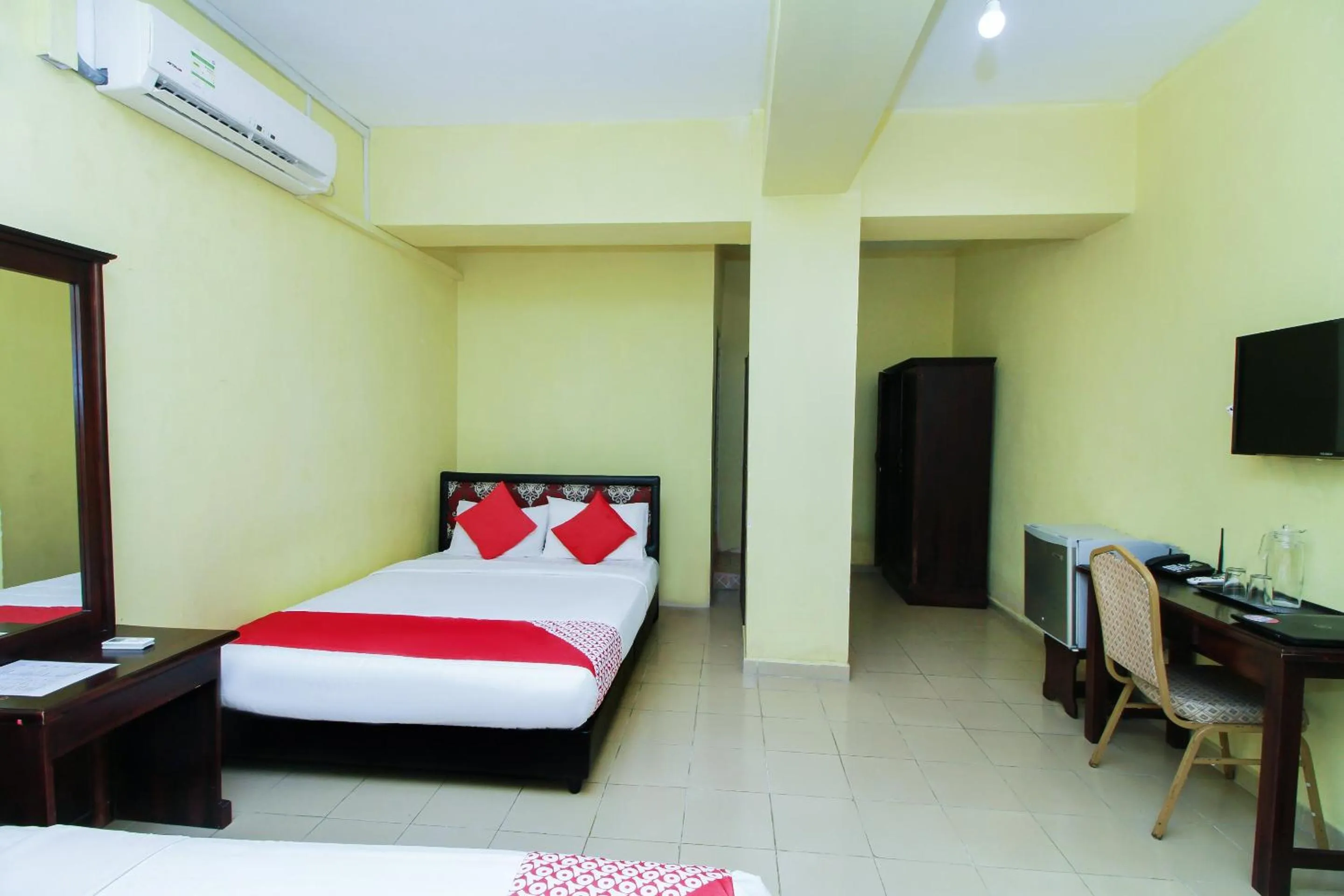 Bed in Green Palace Colombo