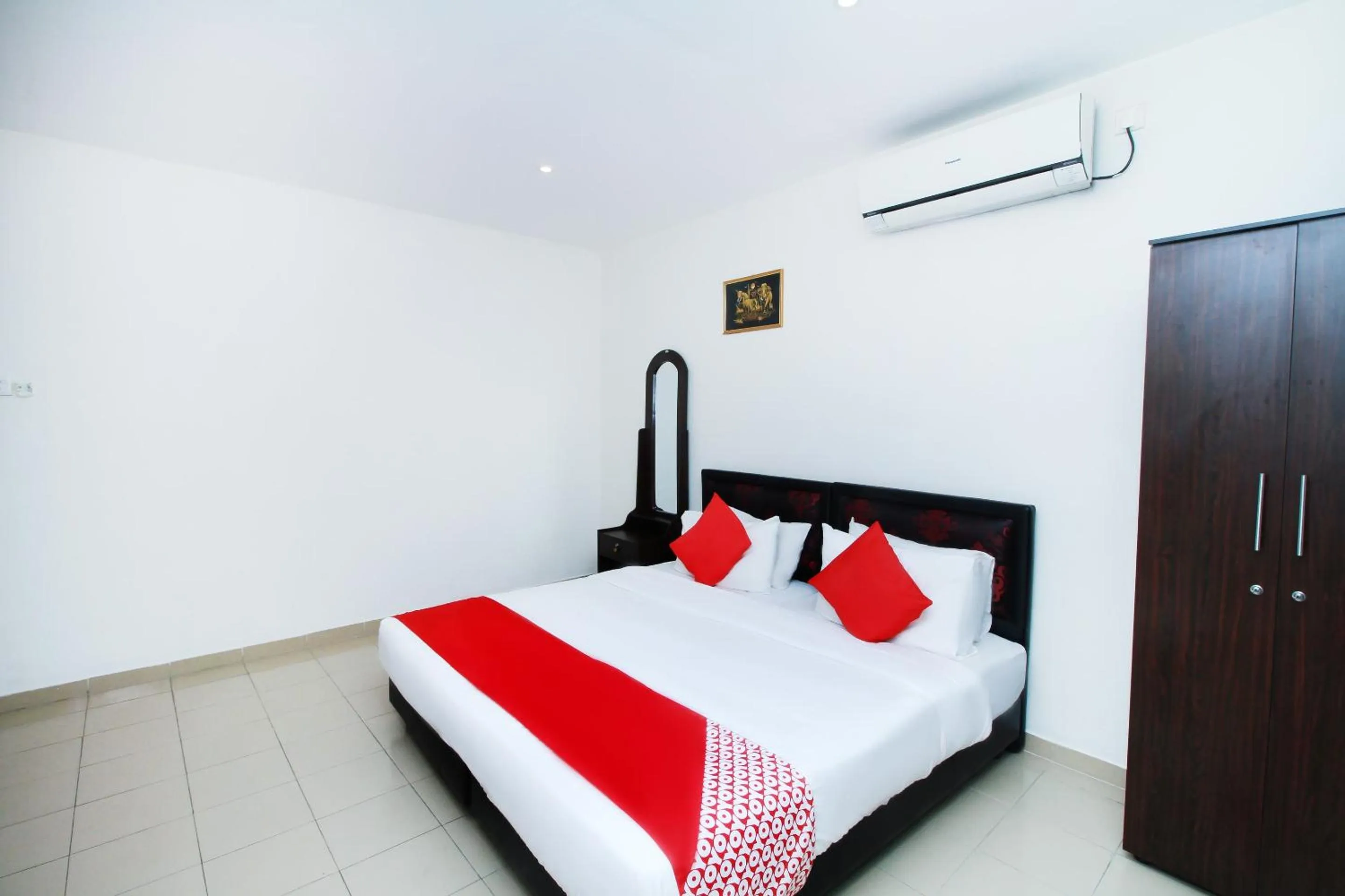 Bedroom, Bed in Green Palace Colombo