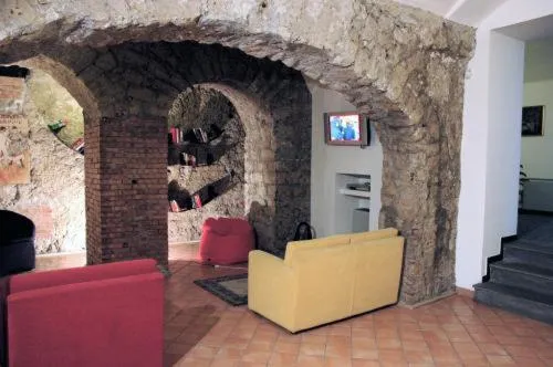 Communal lounge/ TV room in Caravaggio Hotel