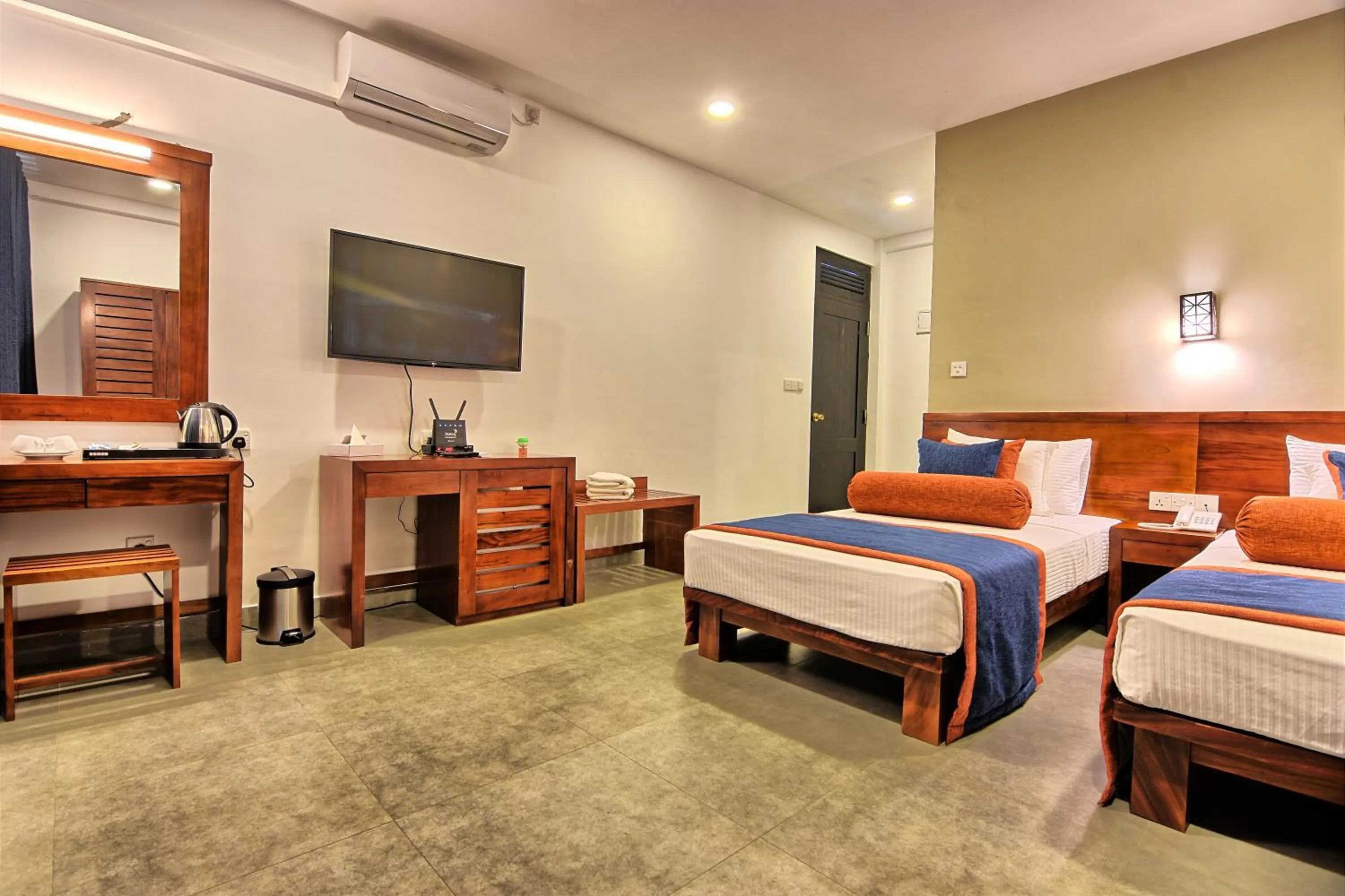 Photo of the whole room, Bed in Oak Ray Ella Gap Hotel