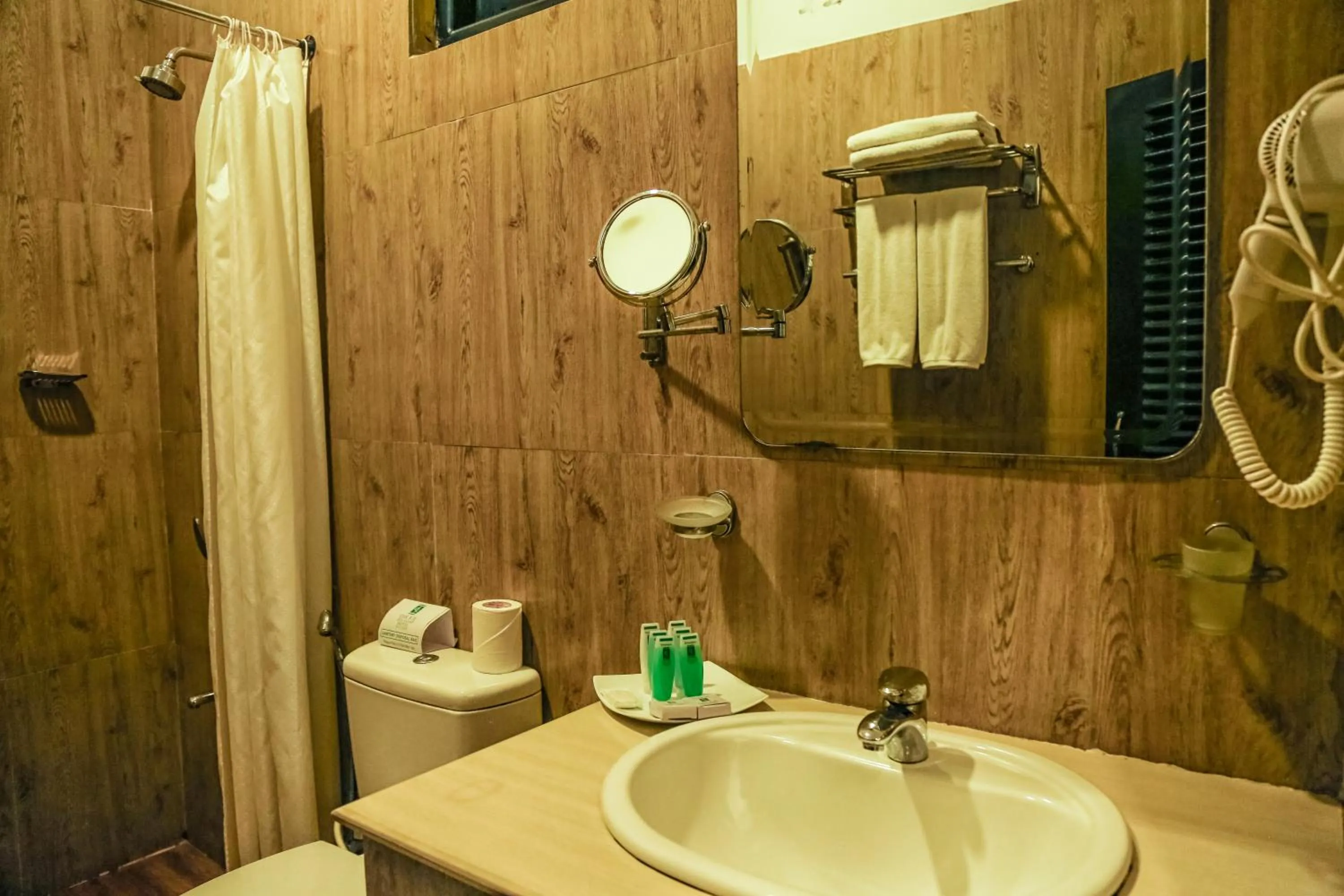 Bathroom in Oak Ray Ella Gap Hotel