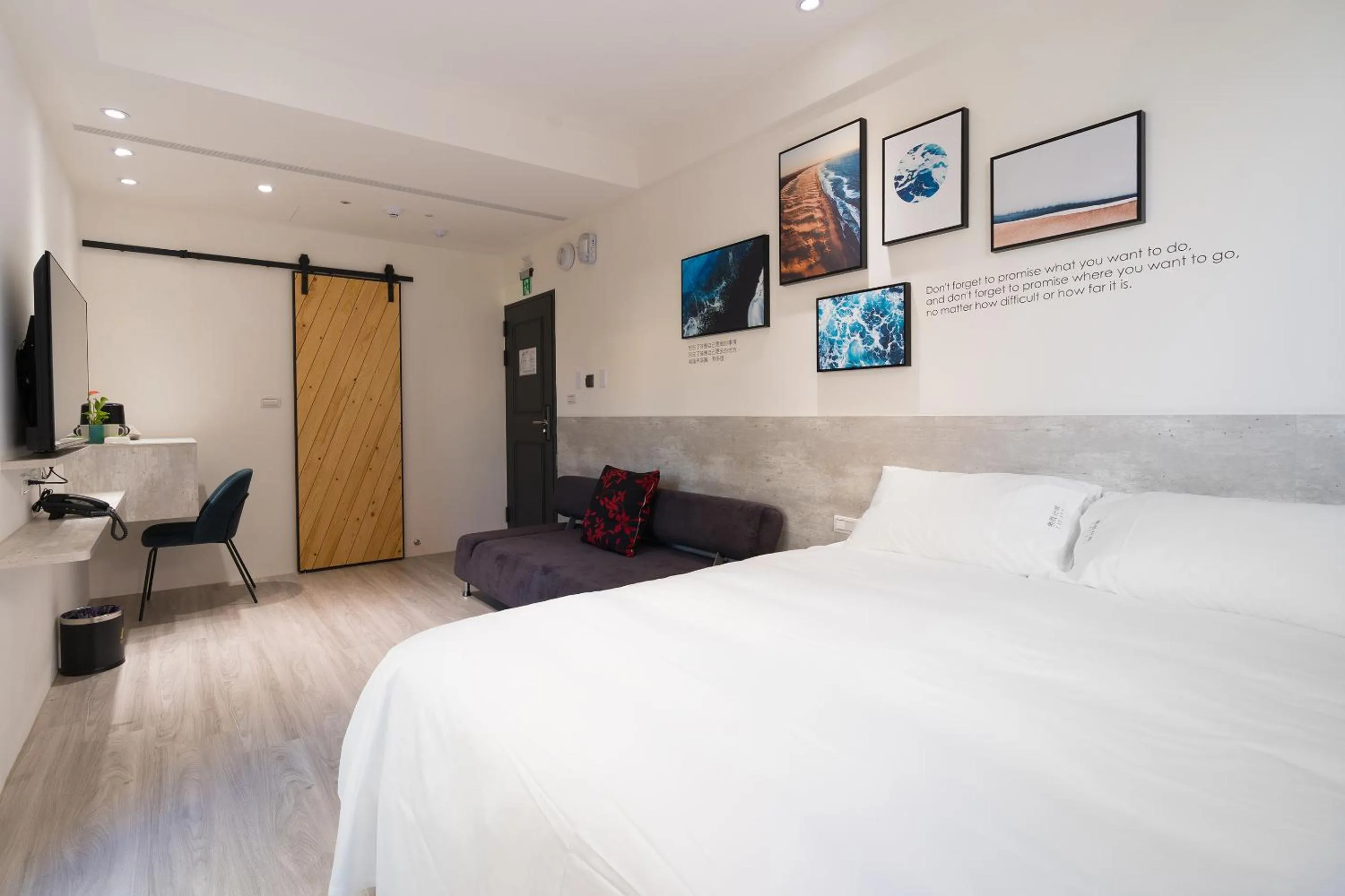 Photo of the whole room, Bed in The Way Inn