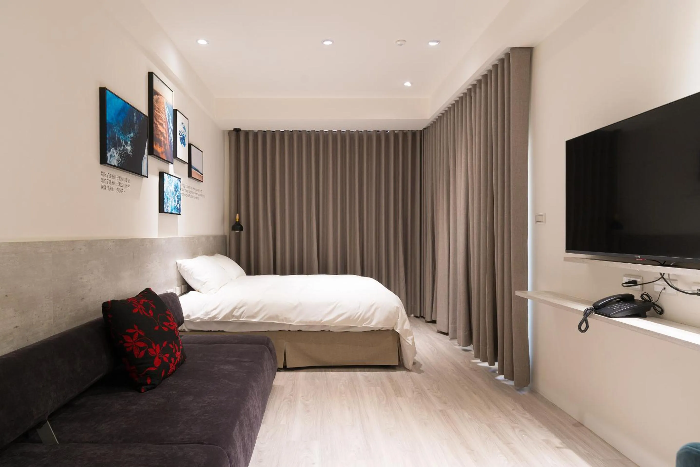 Photo of the whole room, Bed in The Way Inn