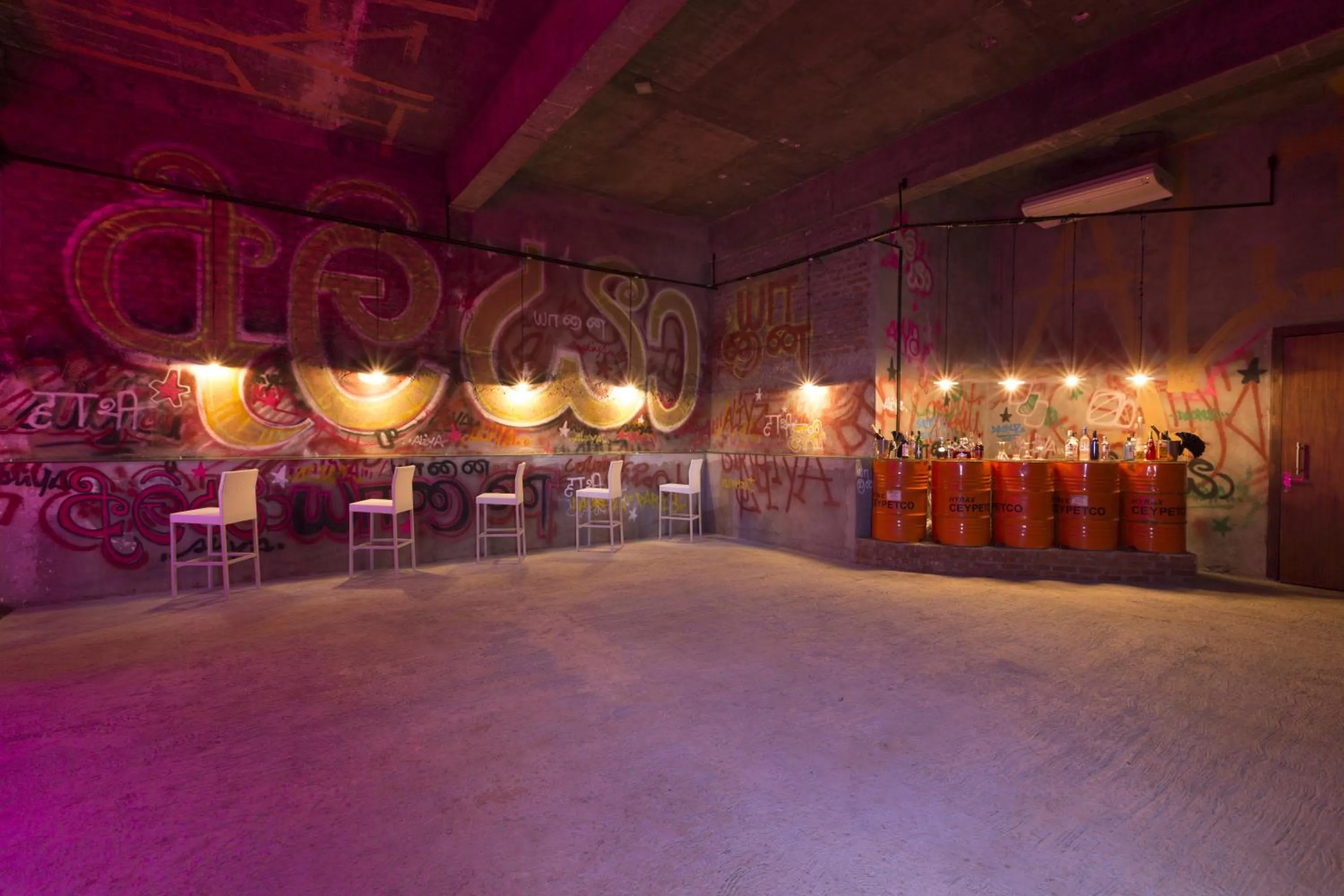 Nightclub / DJ in Aliya Resort and Spa - Thema Collection