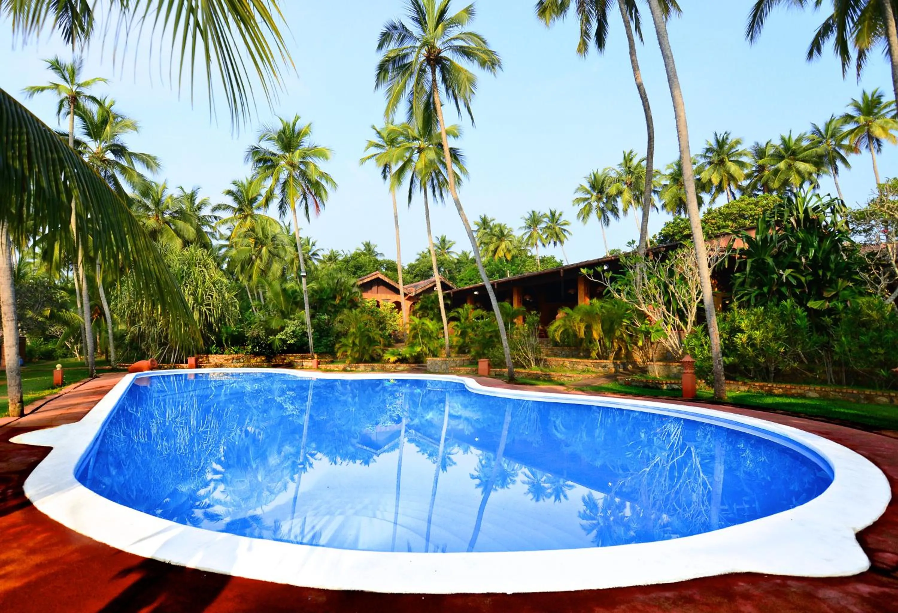 Swimming pool in Eva Lanka Hotel - Beach & Wellness
