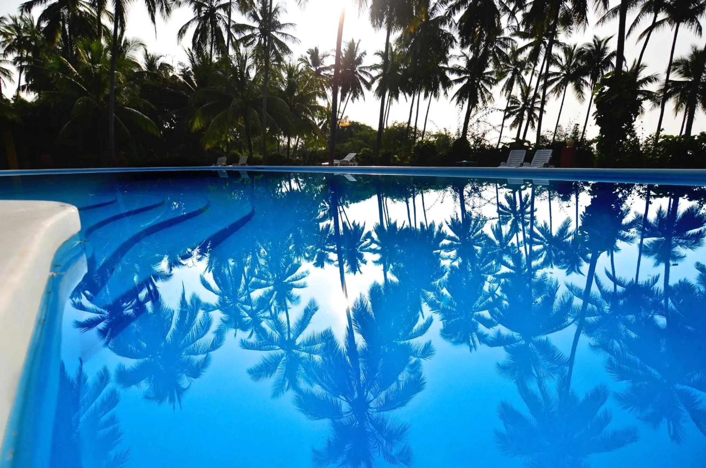 Swimming pool in Eva Lanka Hotel - Beach & Wellness