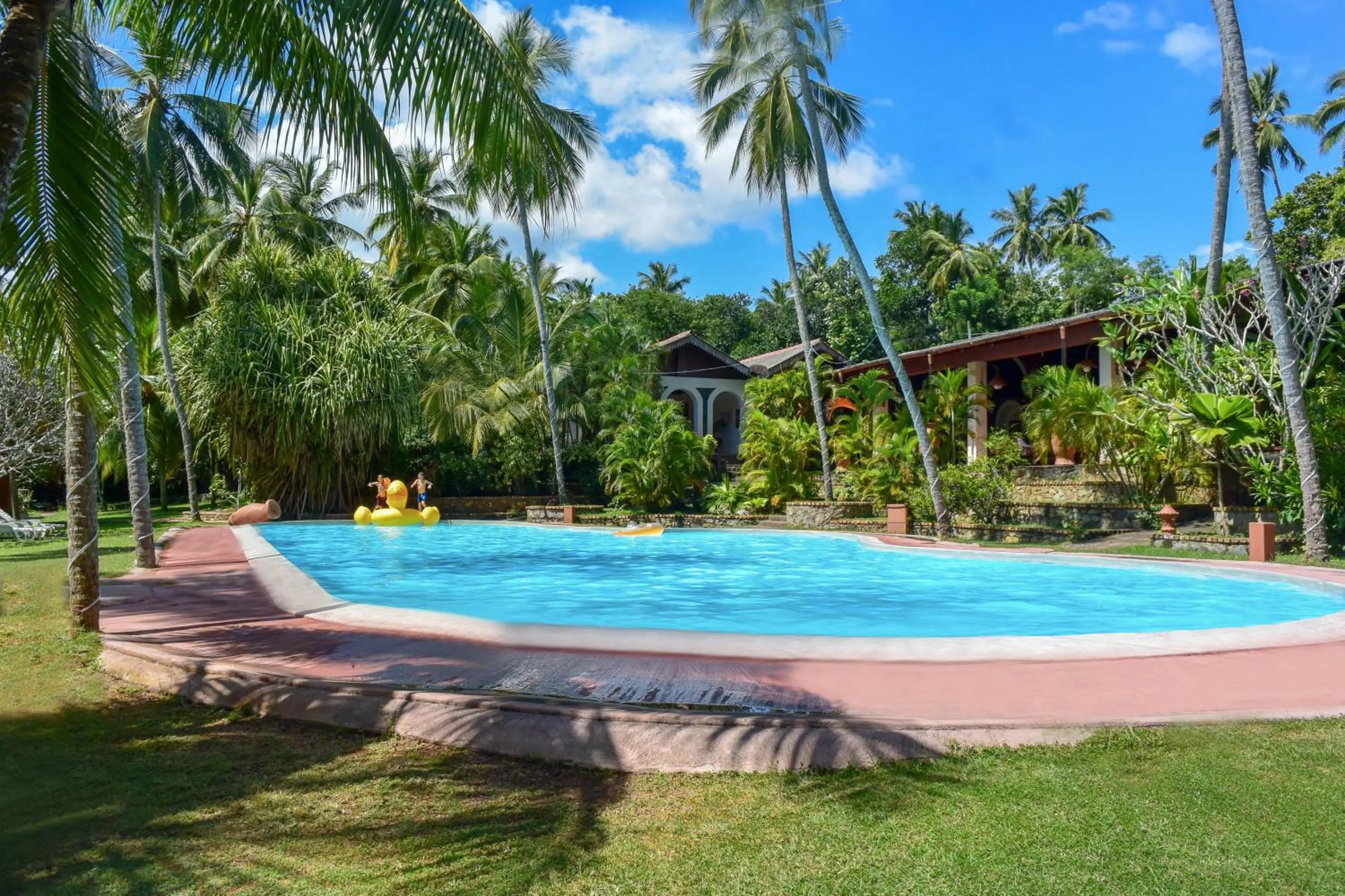 Swimming pool in Eva Lanka Hotel - Beach & Wellness