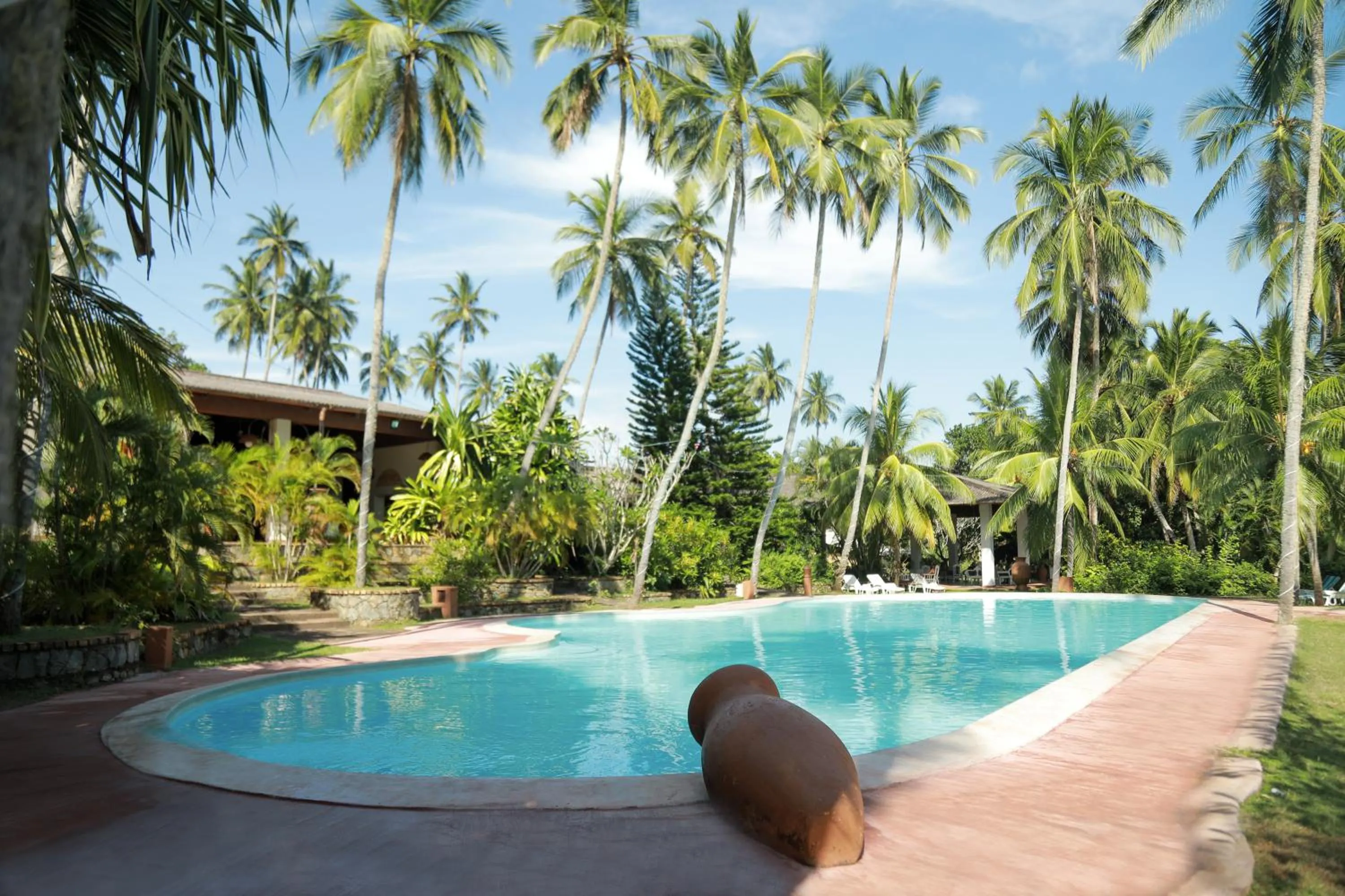 Swimming pool in Eva Lanka Hotel - Beach & Wellness