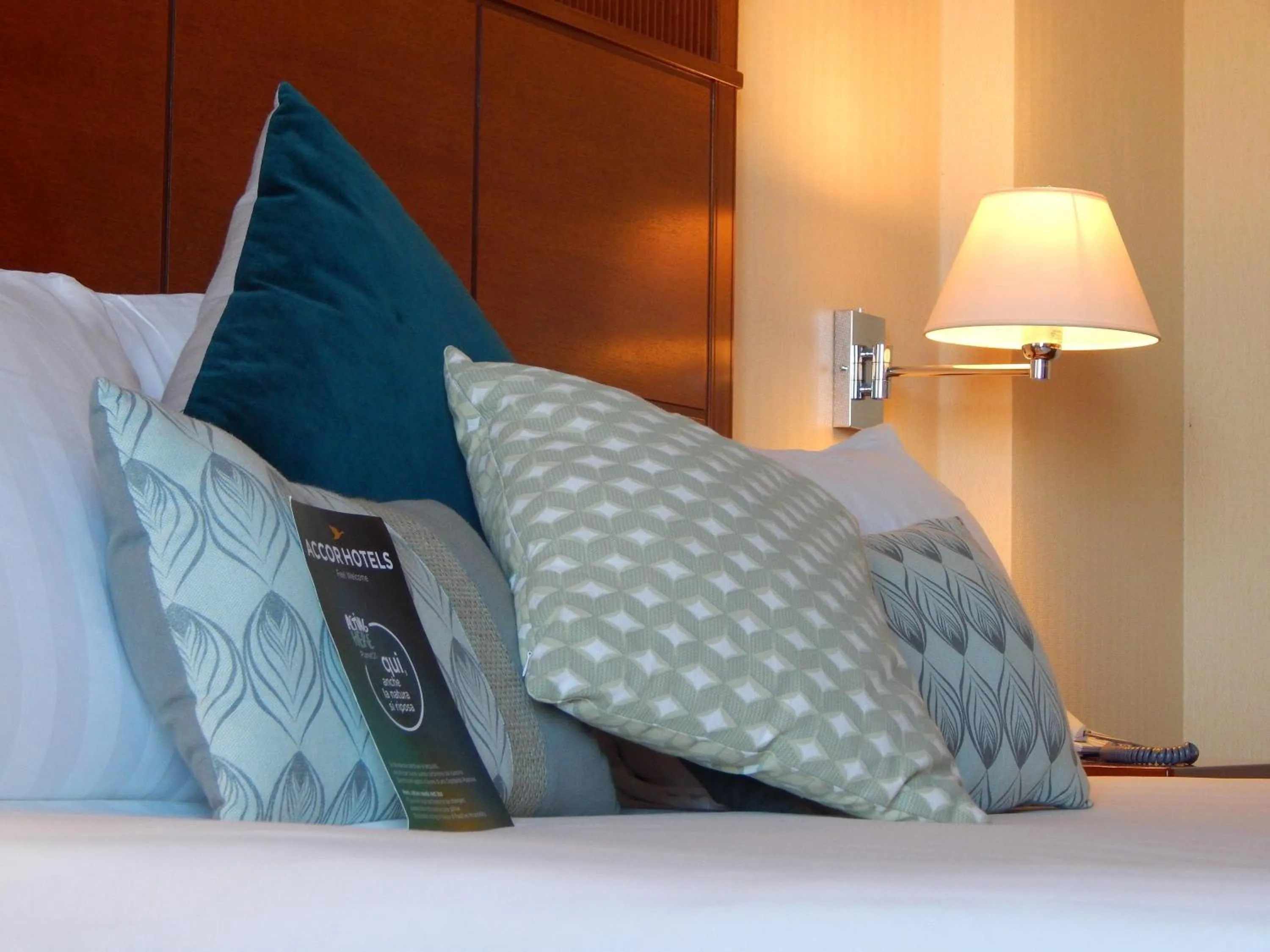 Bedroom, Bed in Mercure Leonardo da Vinci Rome Airport