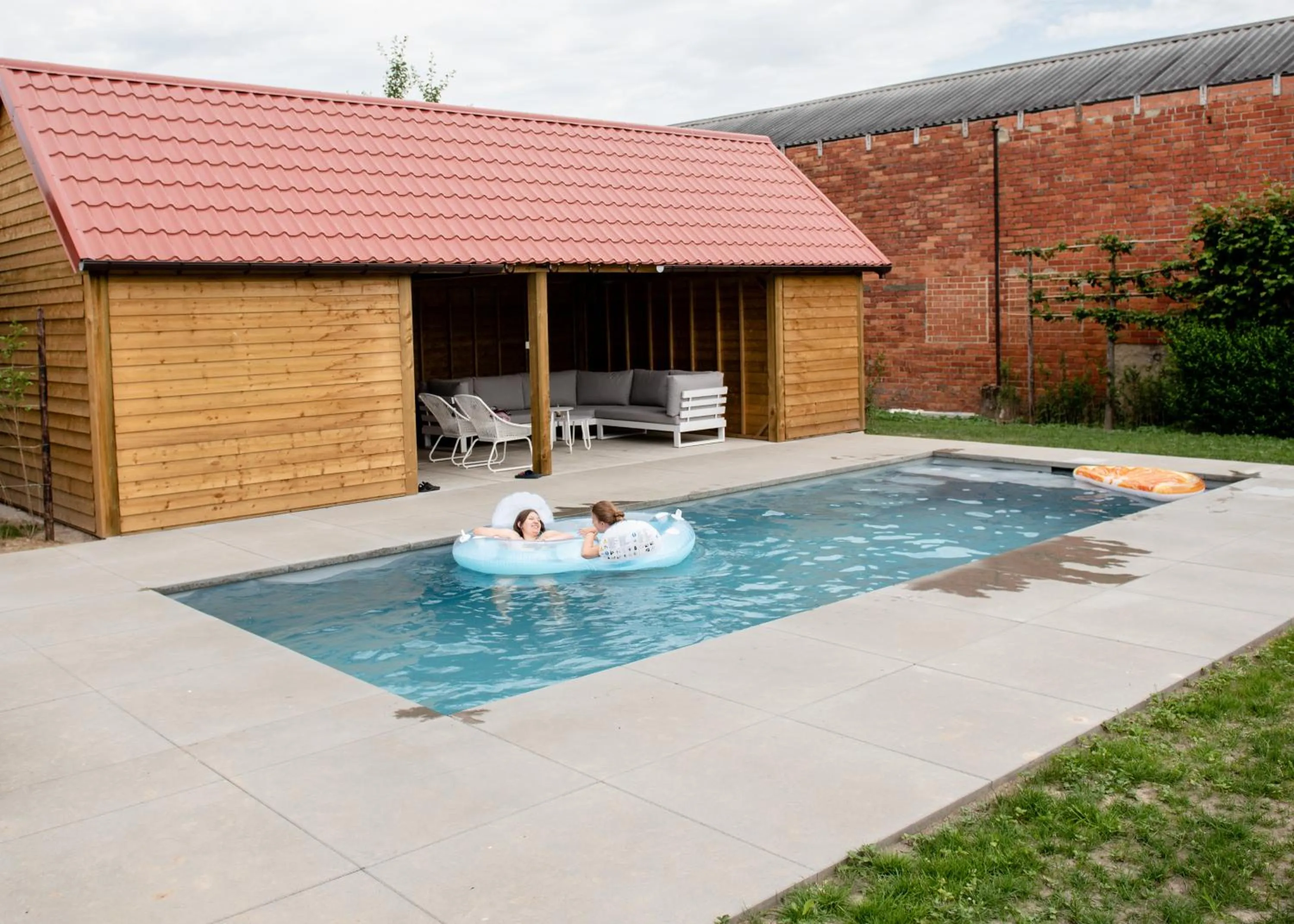 Swimming pool in B&B De Fruithoeve
