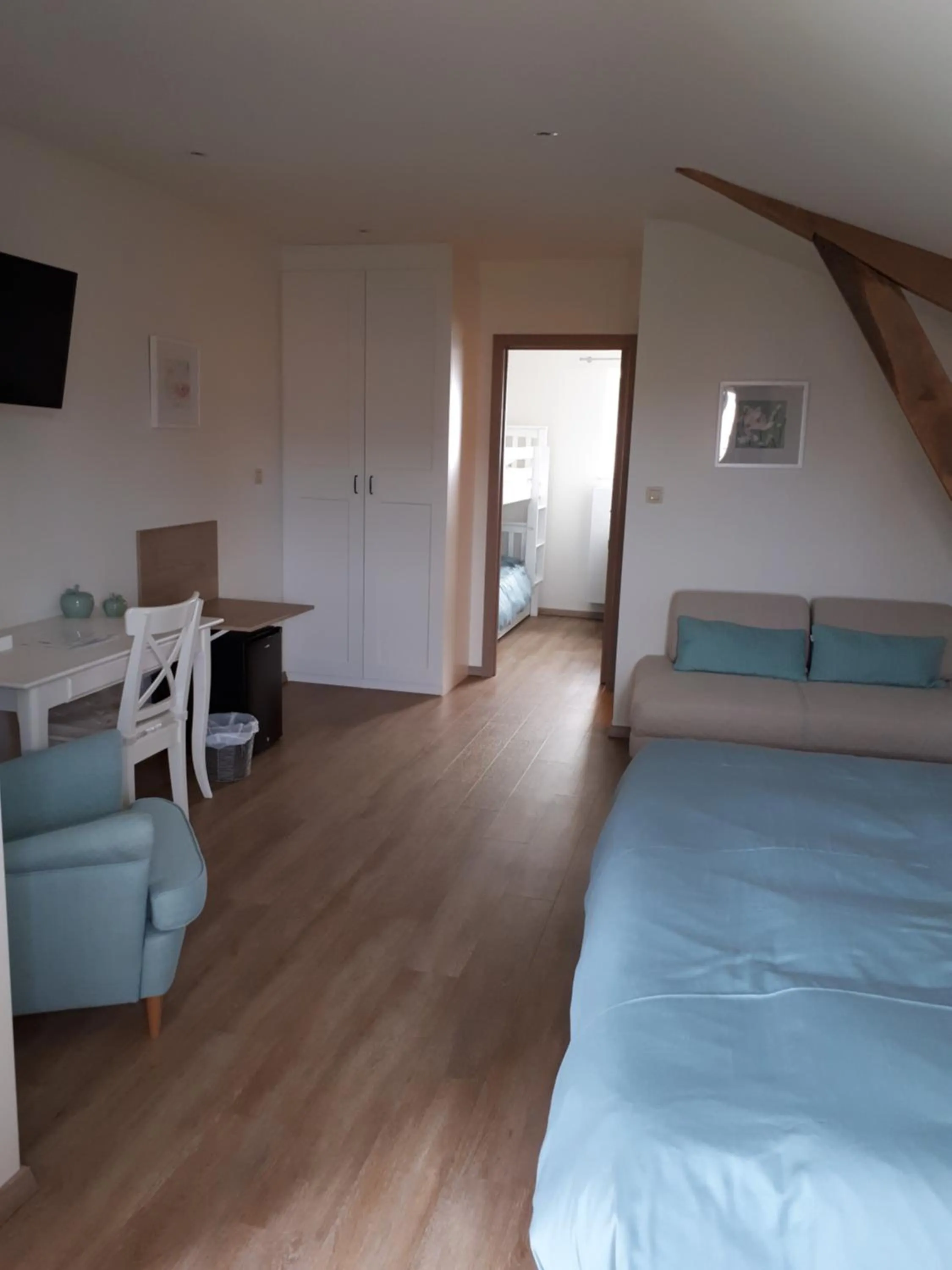 Photo of the whole room, Bed in B&B De Fruithoeve