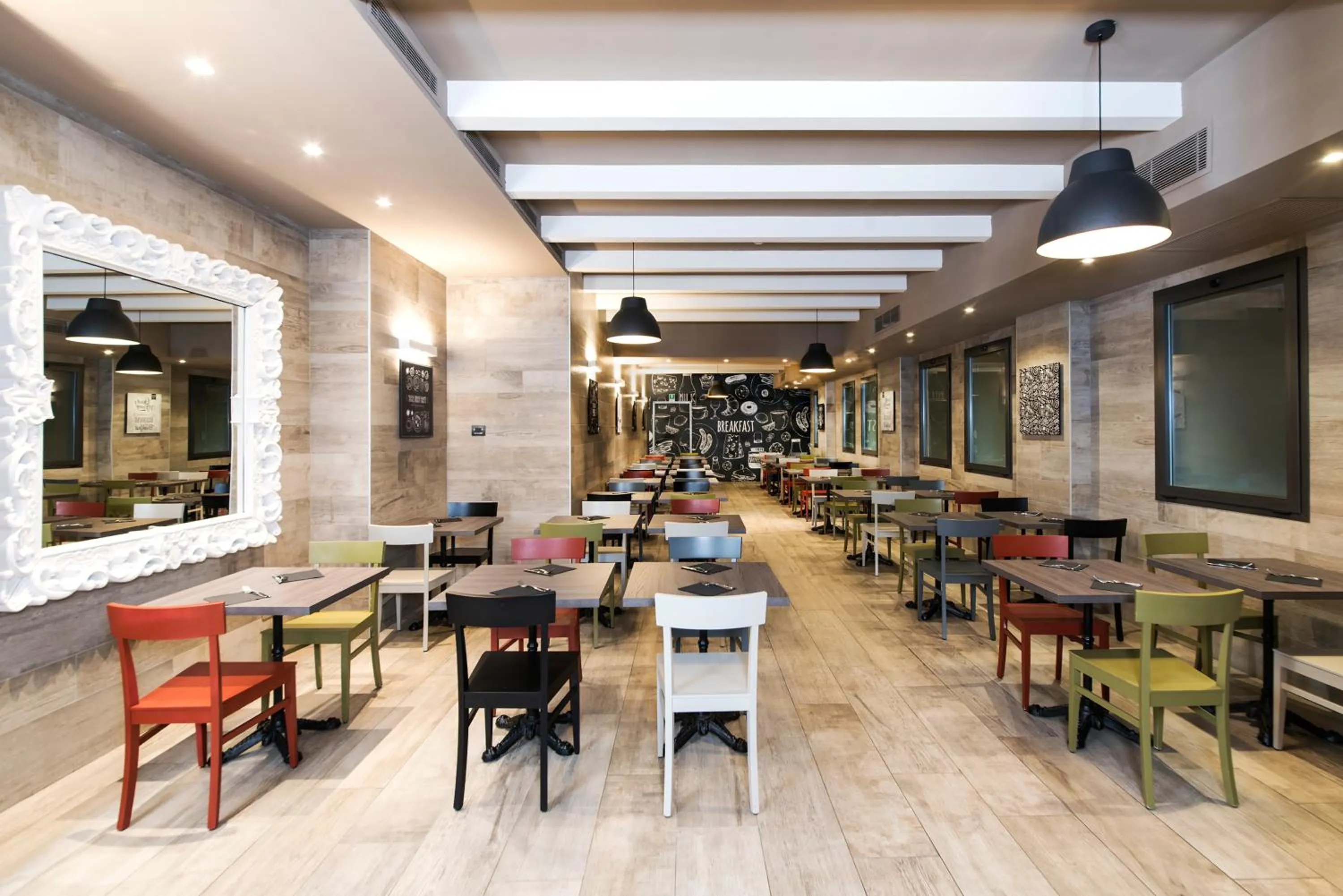 Restaurant/places to eat in Just Hotel Milano