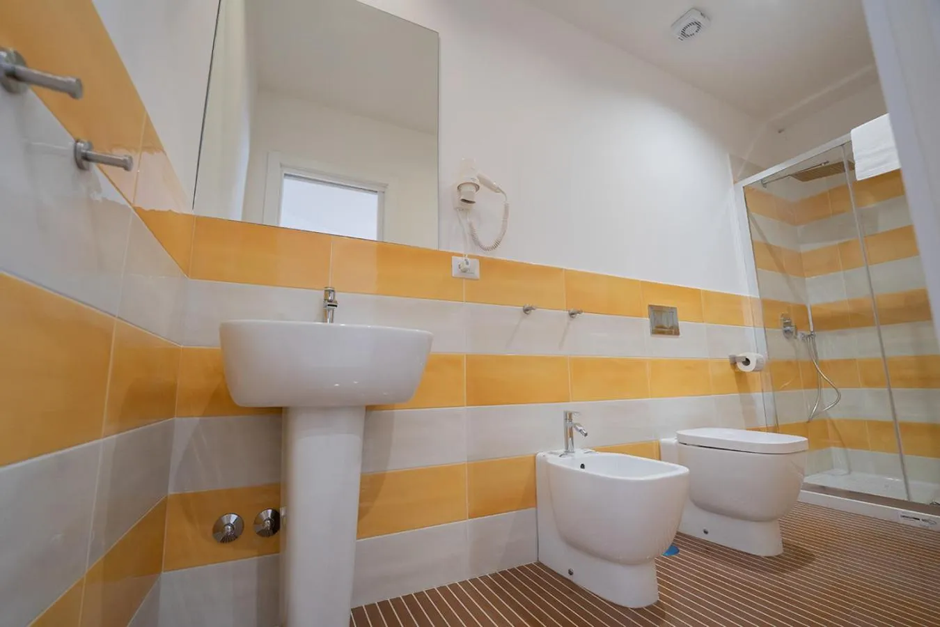 Bathroom in P.C. Boutique H. Vesuvius, Napoli Centro, by ClaPa Group