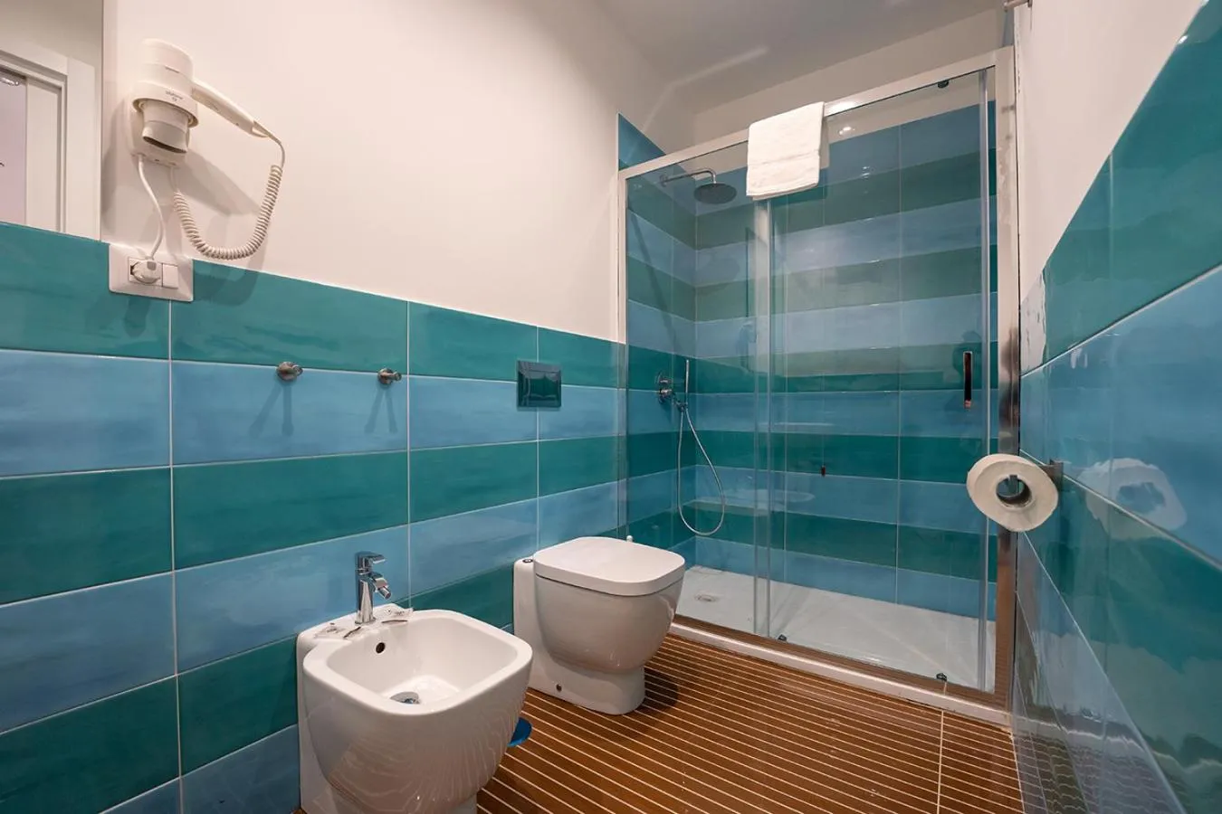 Bathroom in P.C. Boutique H. Vesuvius, Napoli Centro, by ClaPa Group