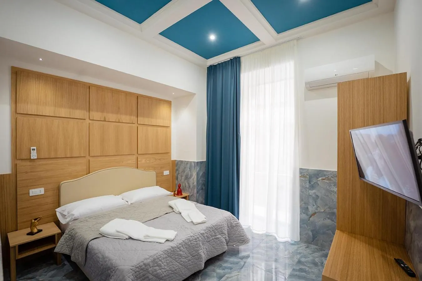 Bed in P.C. Boutique H. Vesuvius, Napoli Centro, by ClaPa Group