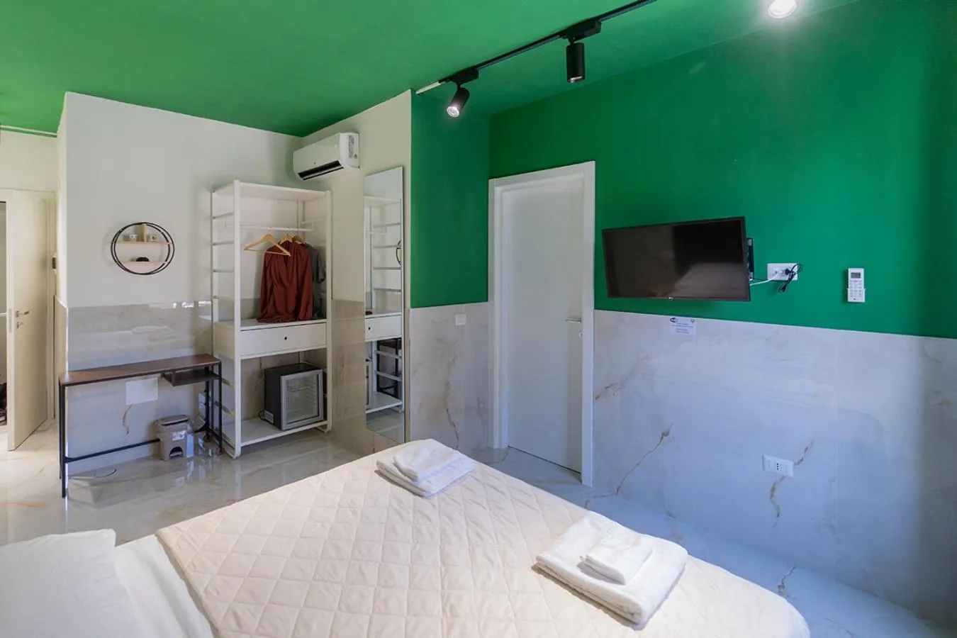 Communal lounge/ TV room, Bed in P.C. Boutique H. Vesuvius, Napoli Centro, by ClaPa Group