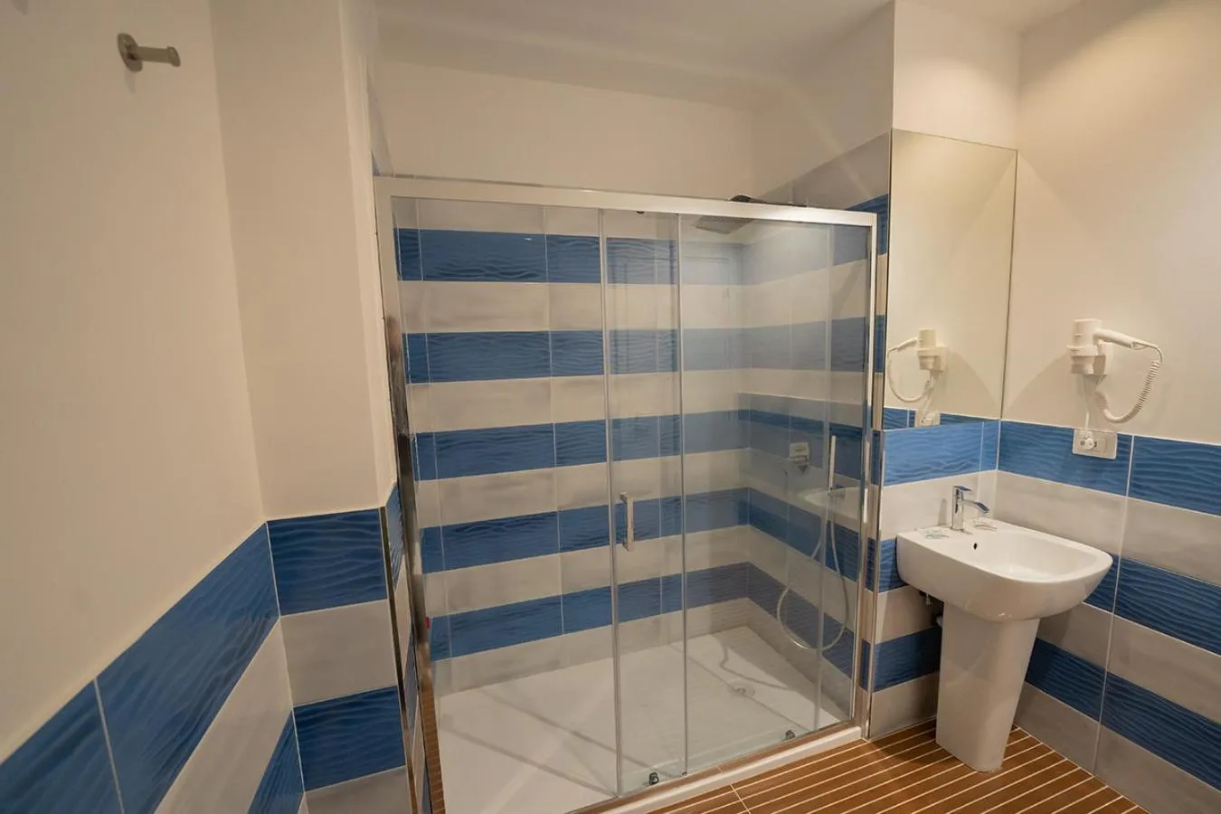 Bathroom in P.C. Boutique H. Vesuvius, Napoli Centro, by ClaPa Group