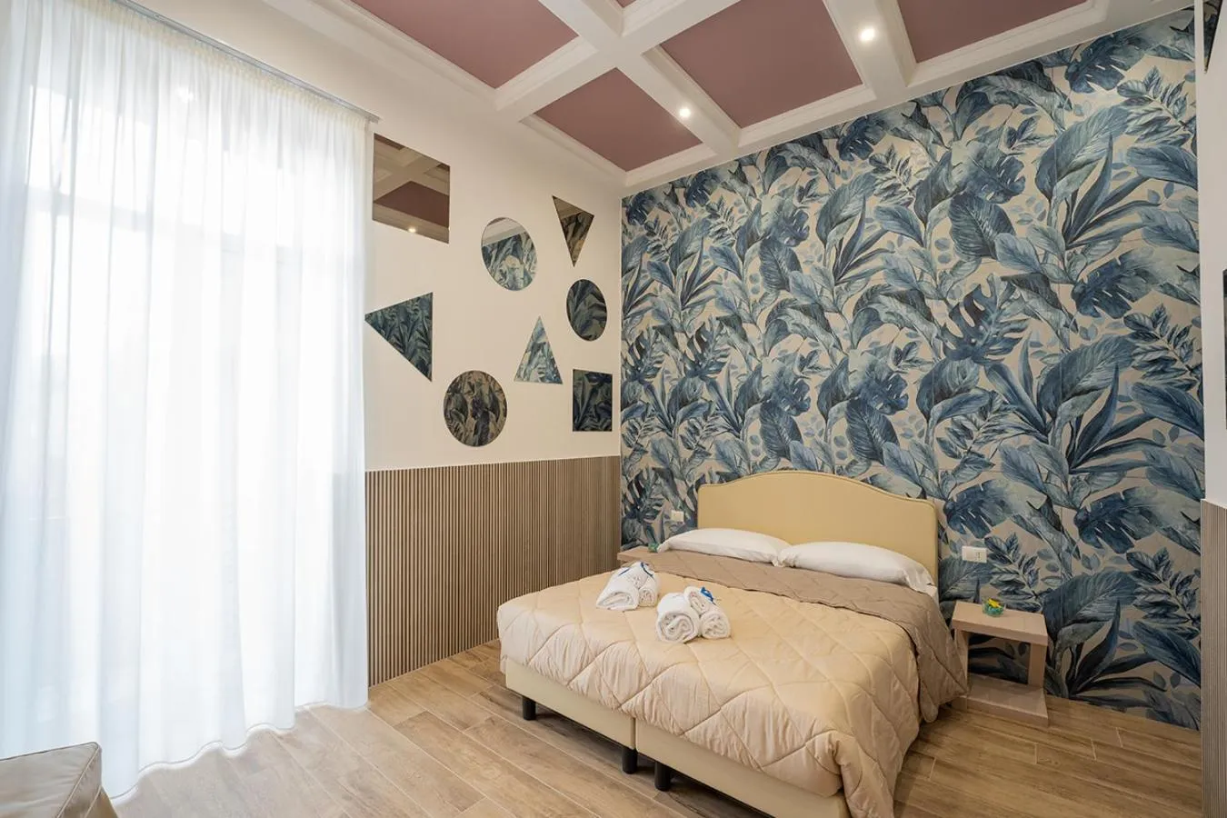 Photo of the whole room, Bed in P.C. Boutique H. Vesuvius, Napoli Centro, by ClaPa Group