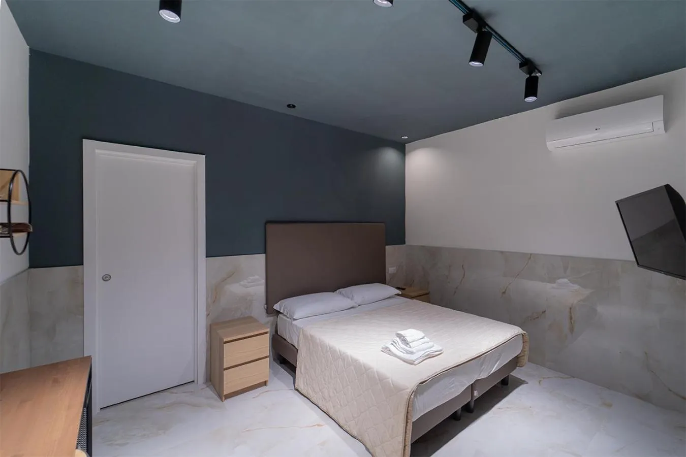 Bed in P.C. Boutique H. Vesuvius, Napoli Centro, by ClaPa Group