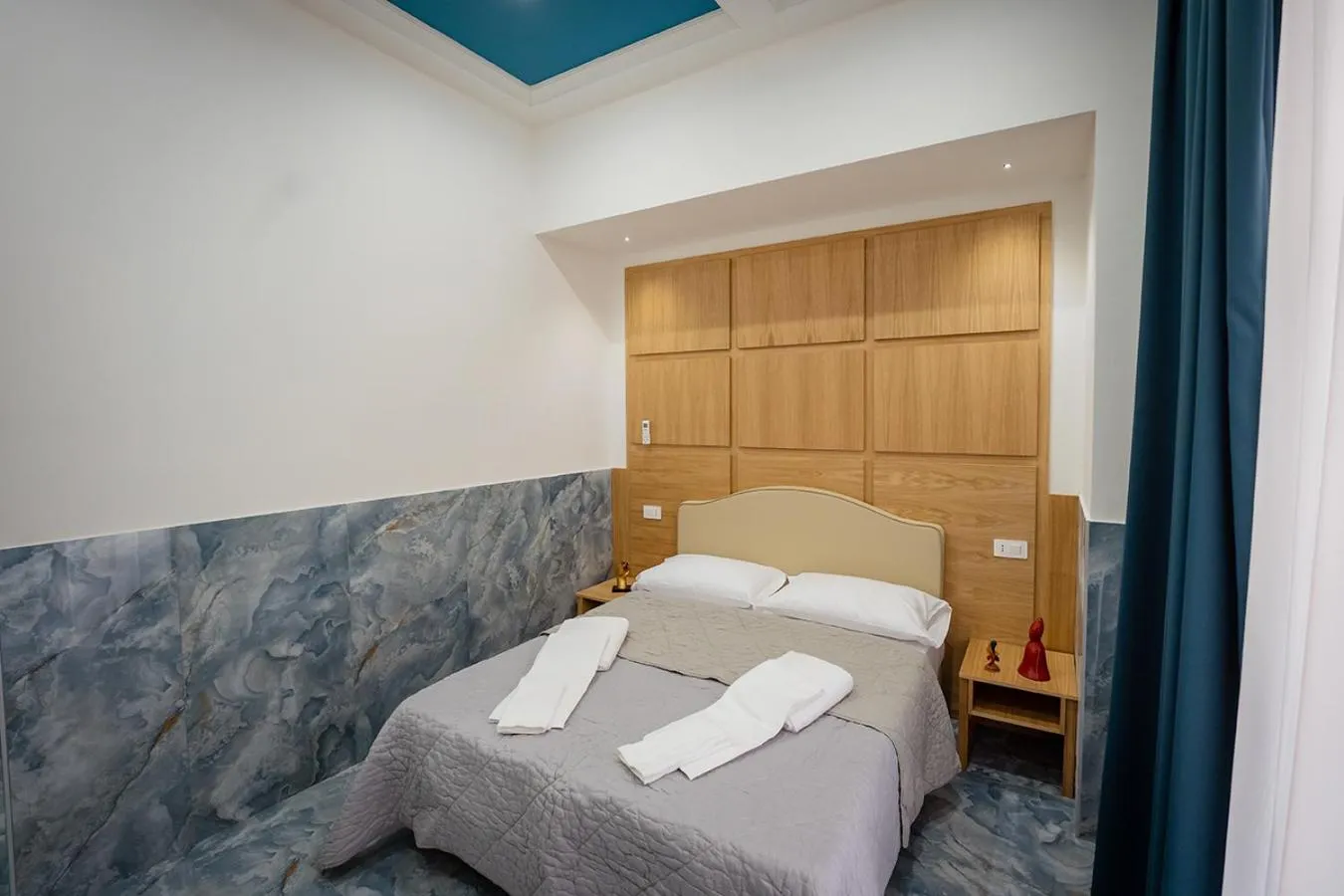 Bed in P.C. Boutique H. Vesuvius, Napoli Centro, by ClaPa Group