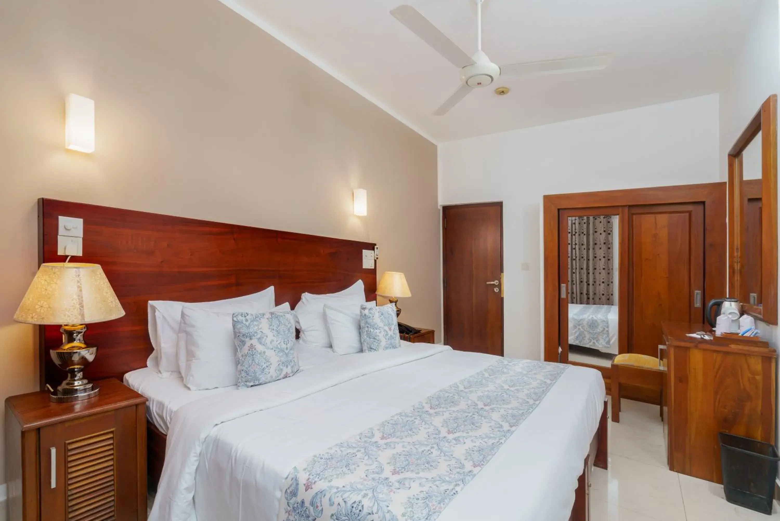 Standard Double Room in Hotel Travellers Nest Kandy Standard Double Room in Hotel Travellers Nest Kandy