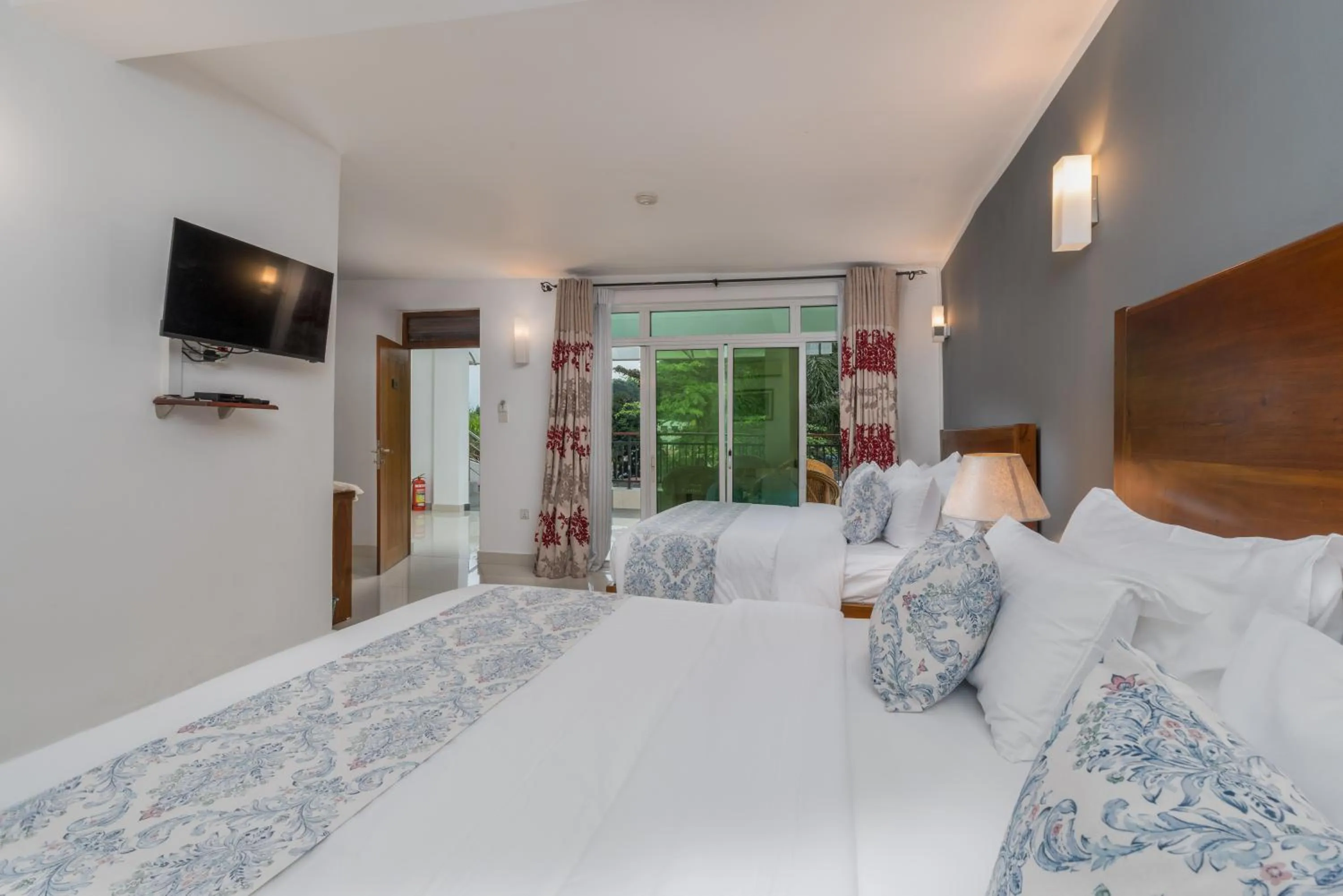 Photo of the whole room, Bed in Hotel Travellers Nest Kandy