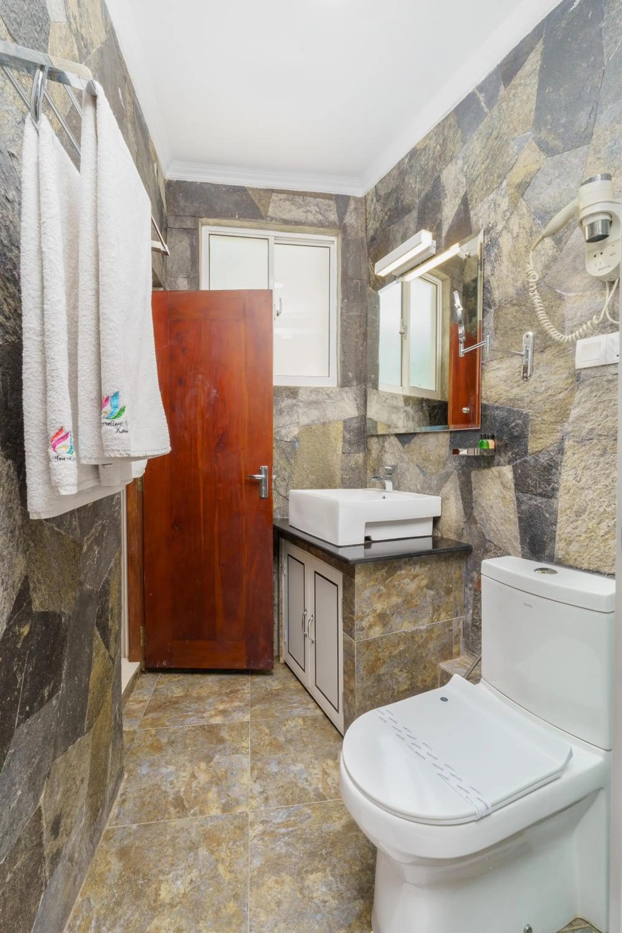 Bathroom in Hotel Travellers Nest Kandy