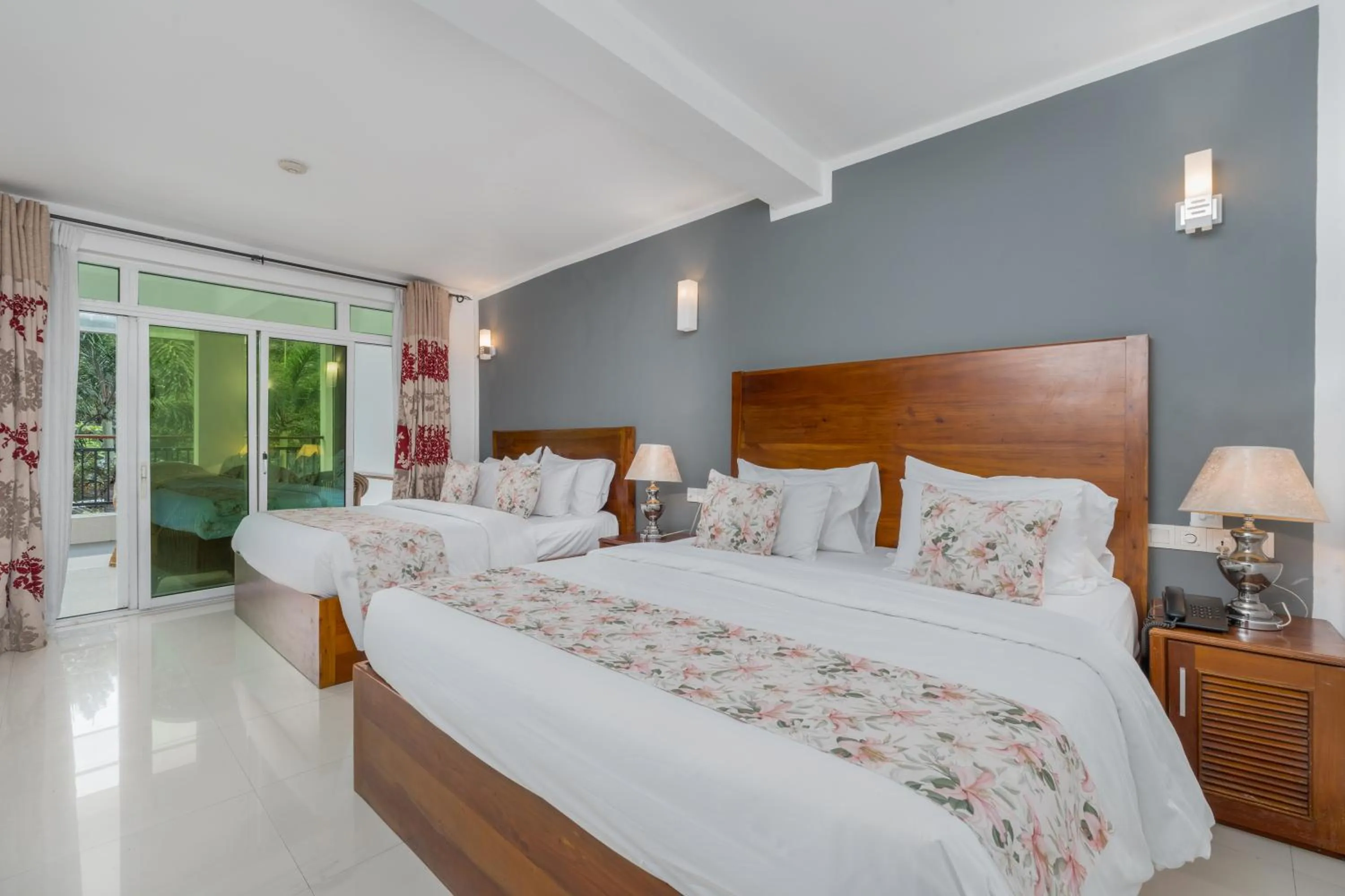 Bed in Hotel Travellers Nest Kandy