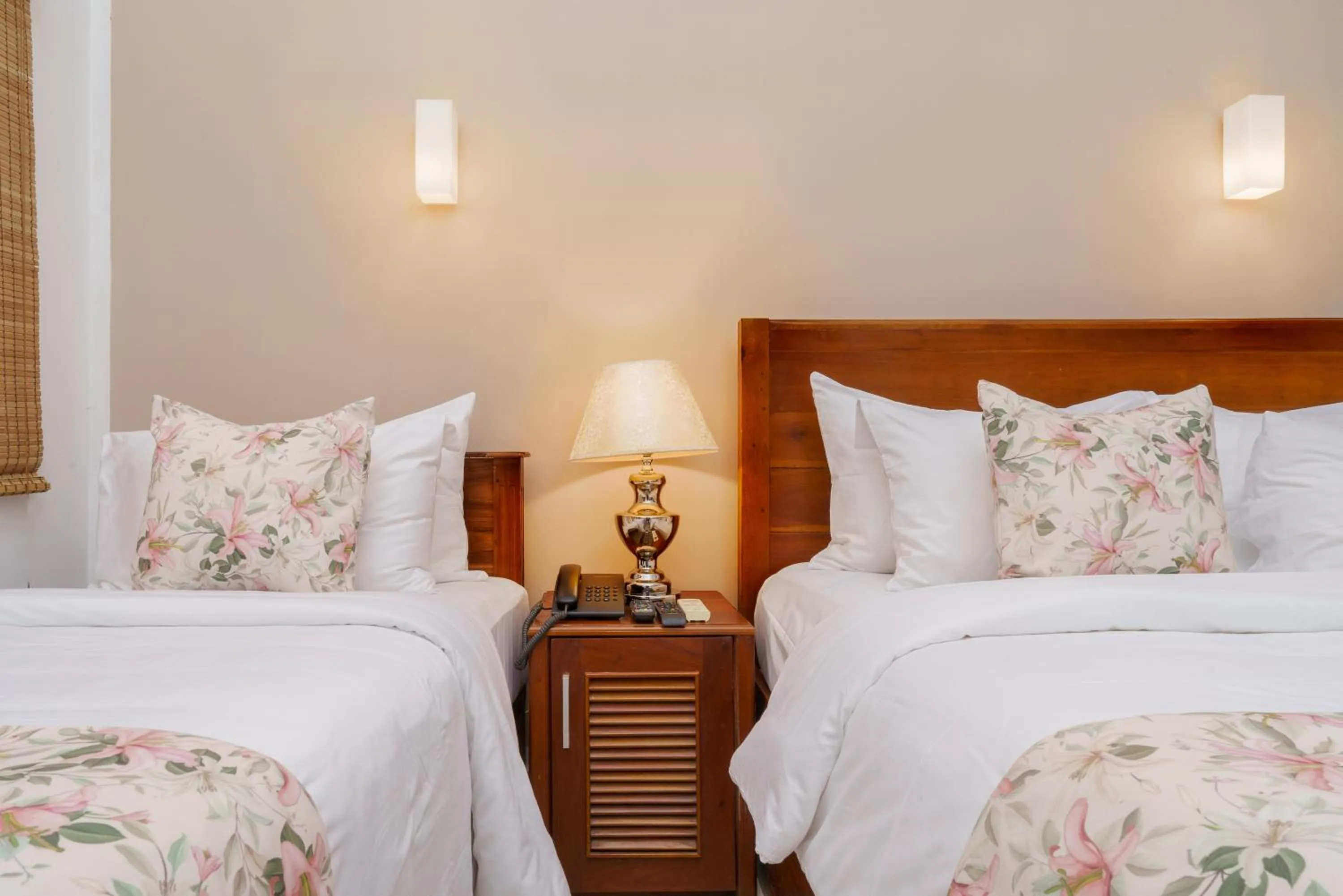 Other, Bed in Hotel Travellers Nest Kandy