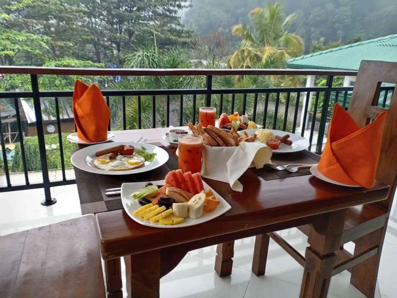 Restaurant/places to eat in Hotel Travellers Nest Kandy