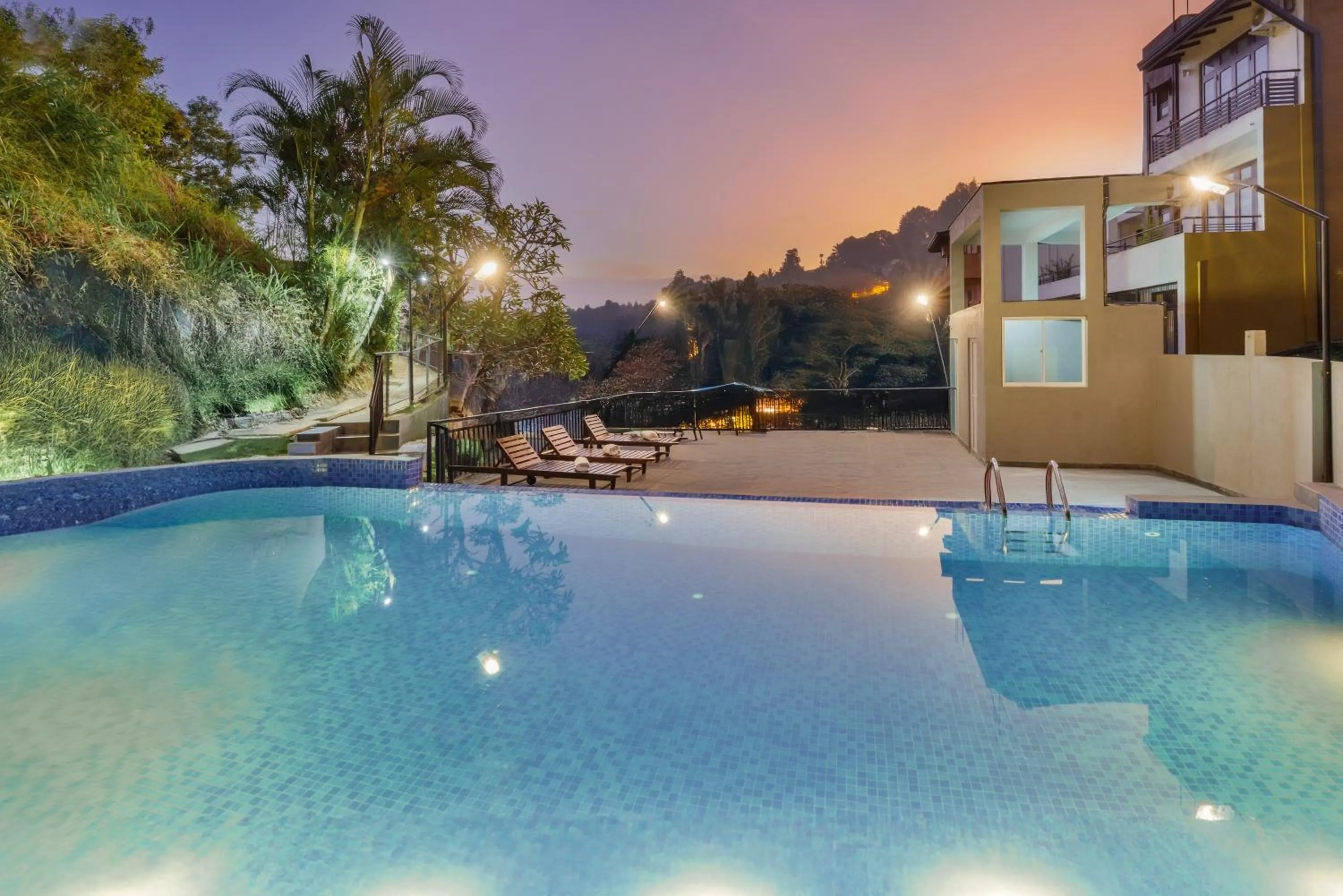 Property building in Hotel Travellers Nest Kandy