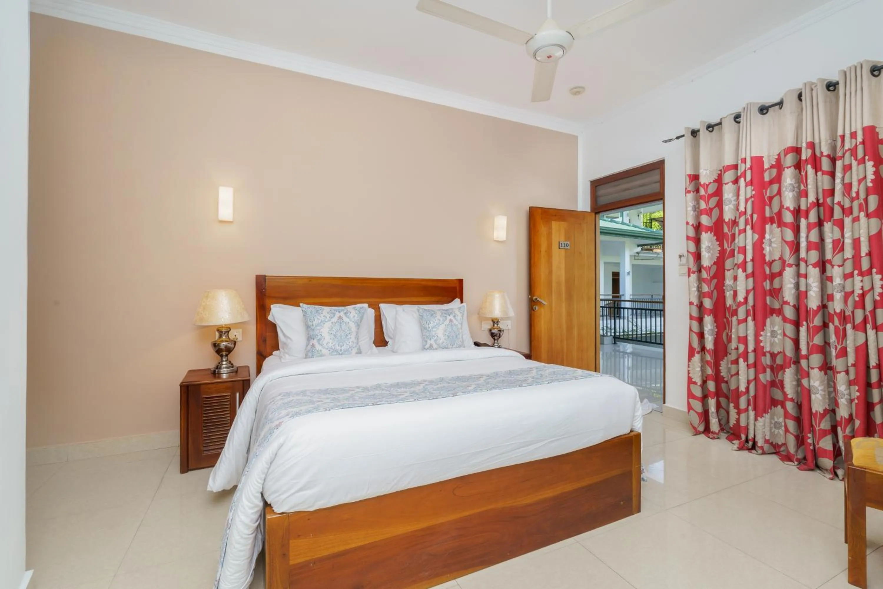 Bed in Hotel Travellers Nest Kandy