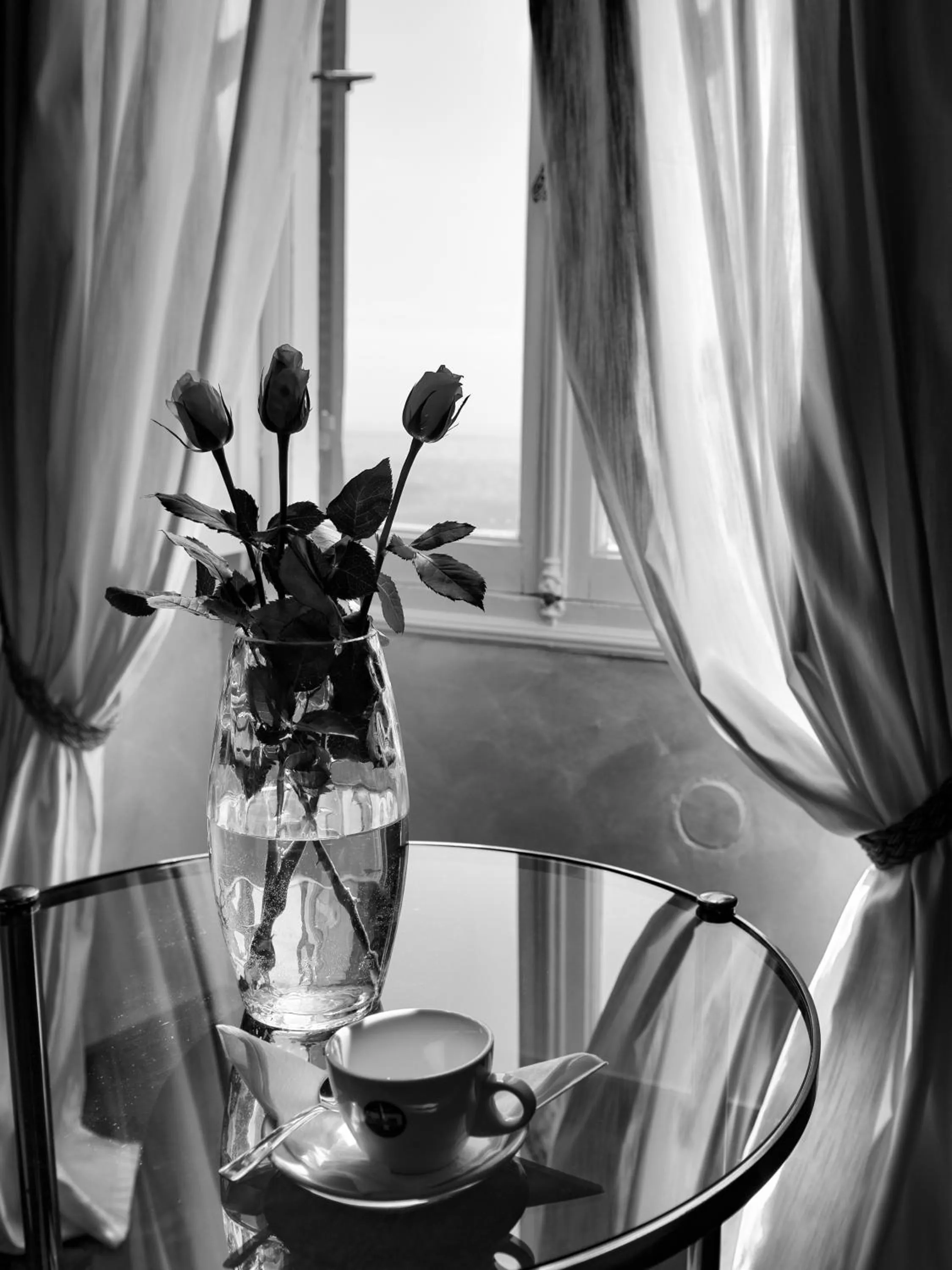 Communal lounge/ TV room in Grand Hotel & des Anglais Spa