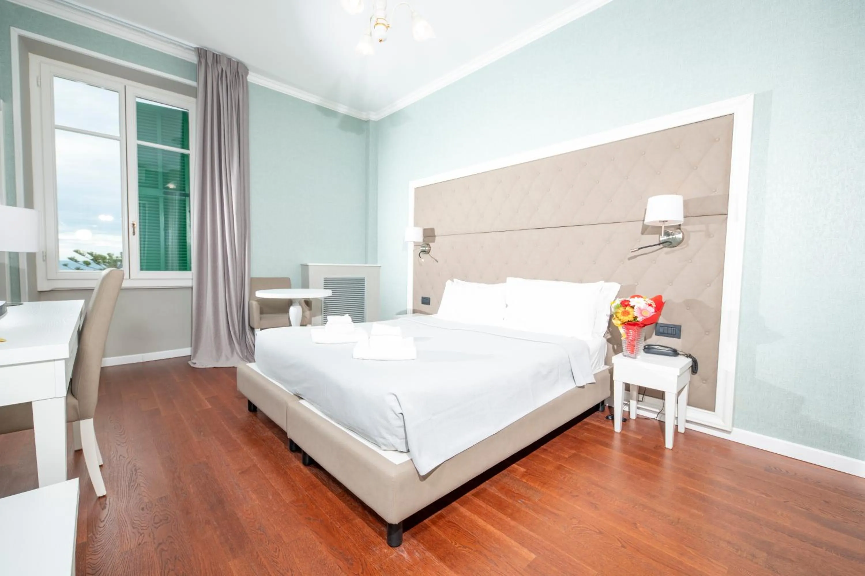 Bedroom, Bed in Grand Hotel & des Anglais Spa