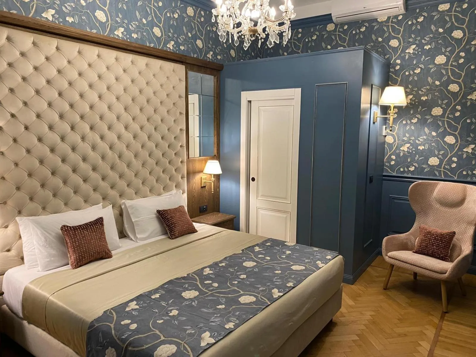 Bedroom, Bed in Grand Hotel & des Anglais Spa