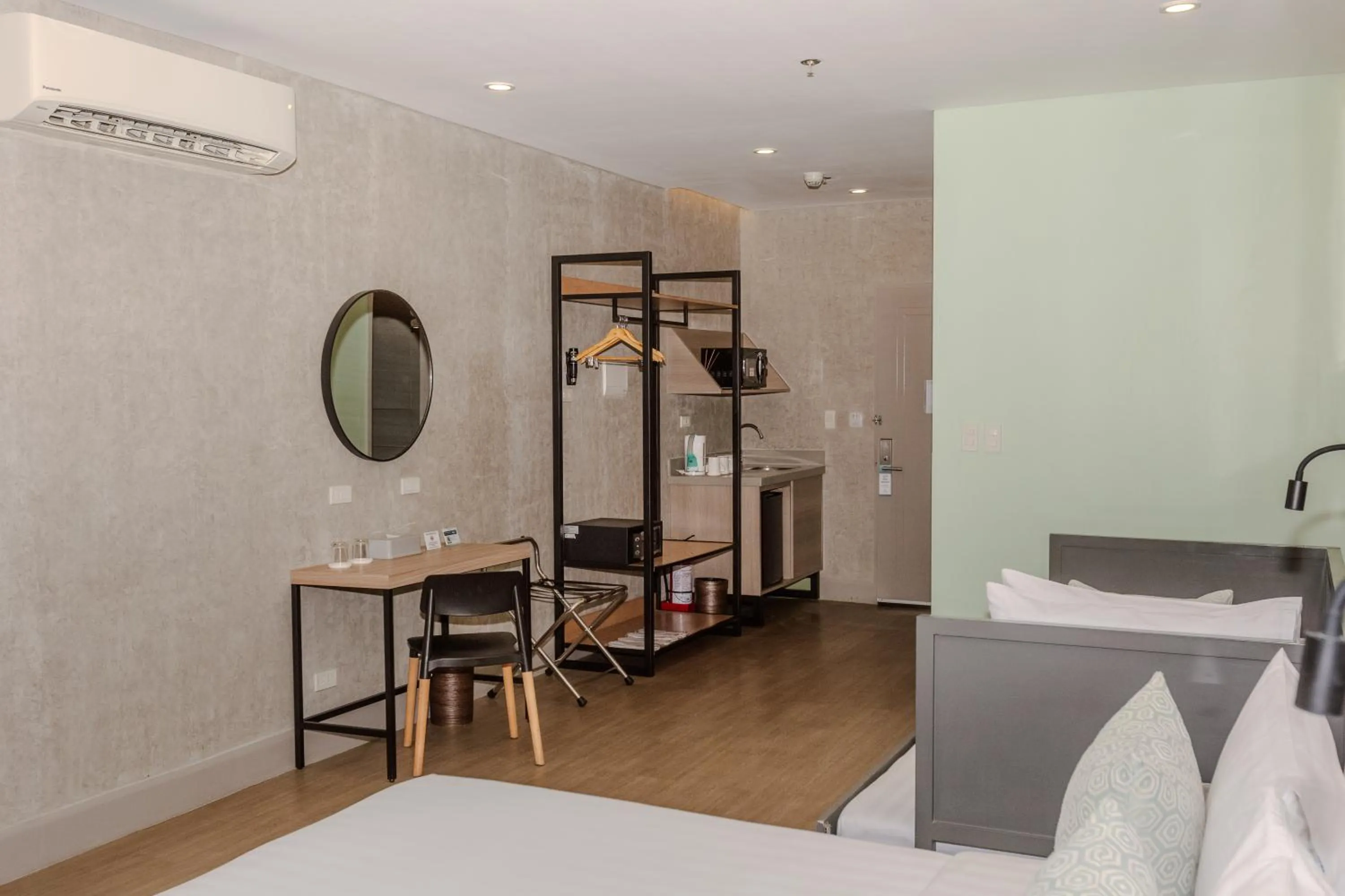 Bedroom, Bed in Primeway Suites Cebu