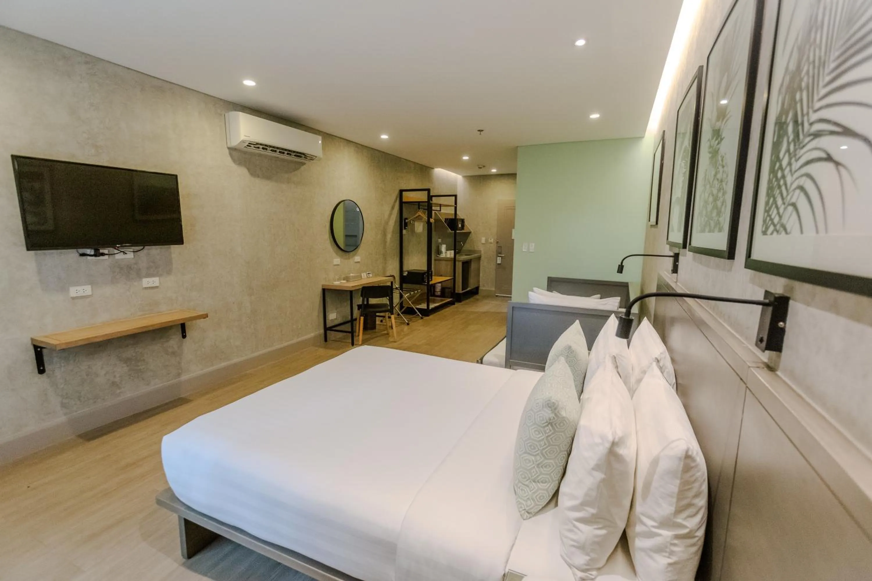 Photo of the whole room, Bed in Primeway Suites Cebu