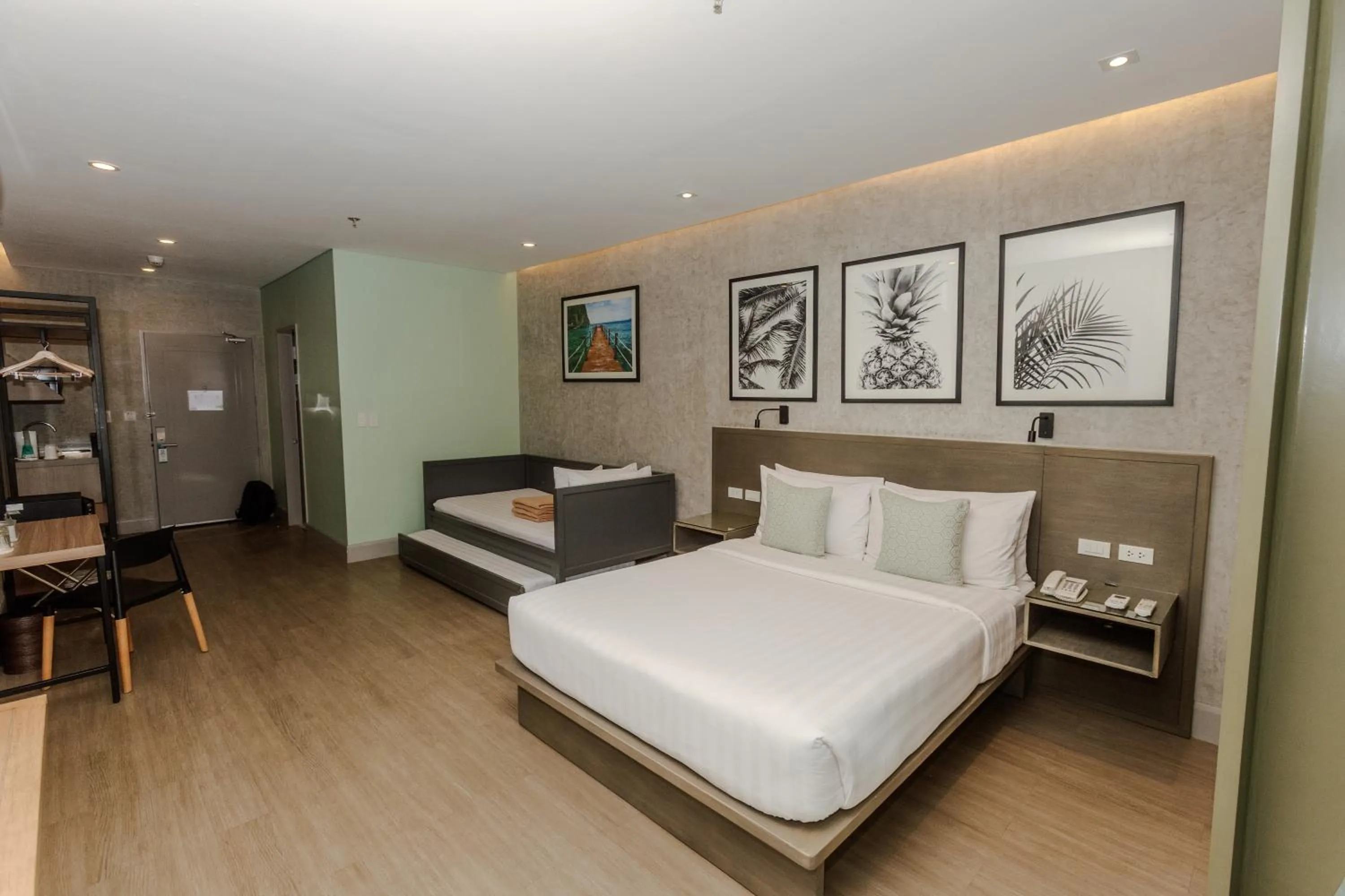 Bed in Primeway Suites Cebu