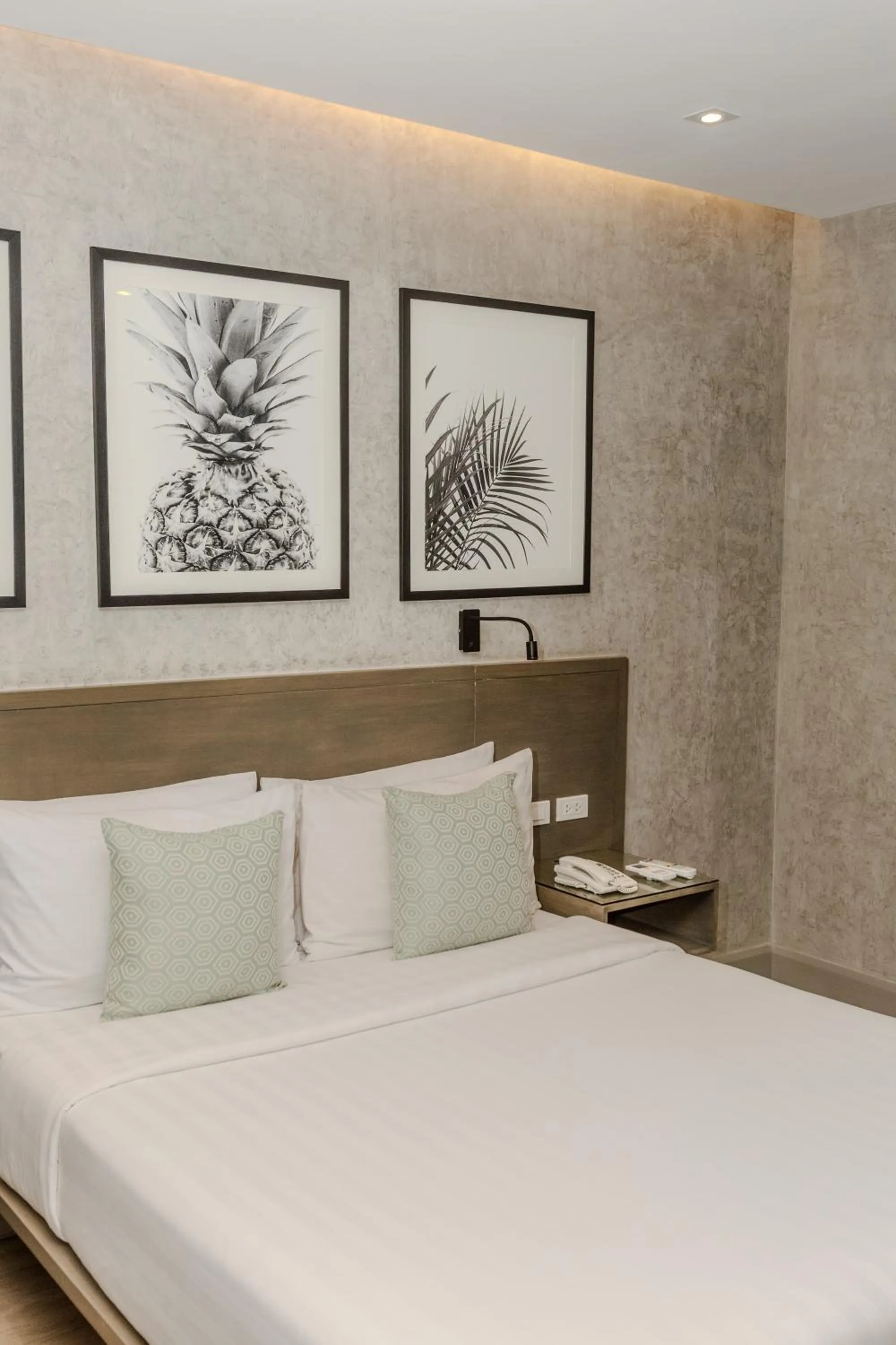 Bed in Primeway Suites Cebu